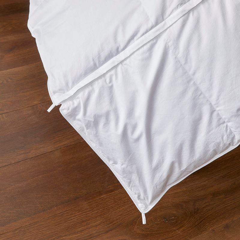 Supreme Silver Goose Quilt