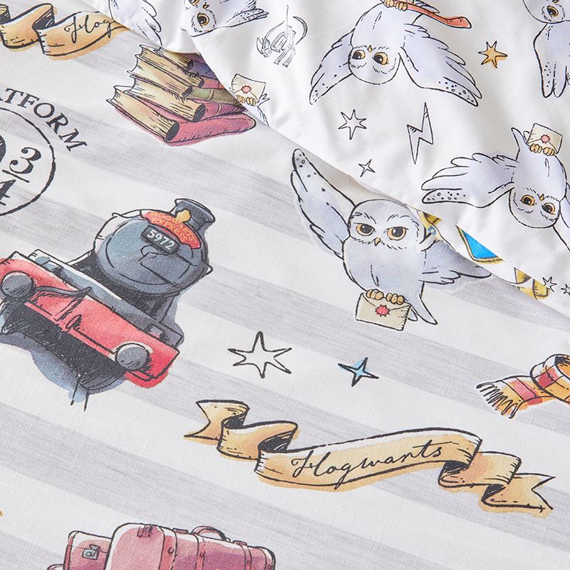 Warner Bros Harry Potter White Hogwarts Cot Quilt Cover Set