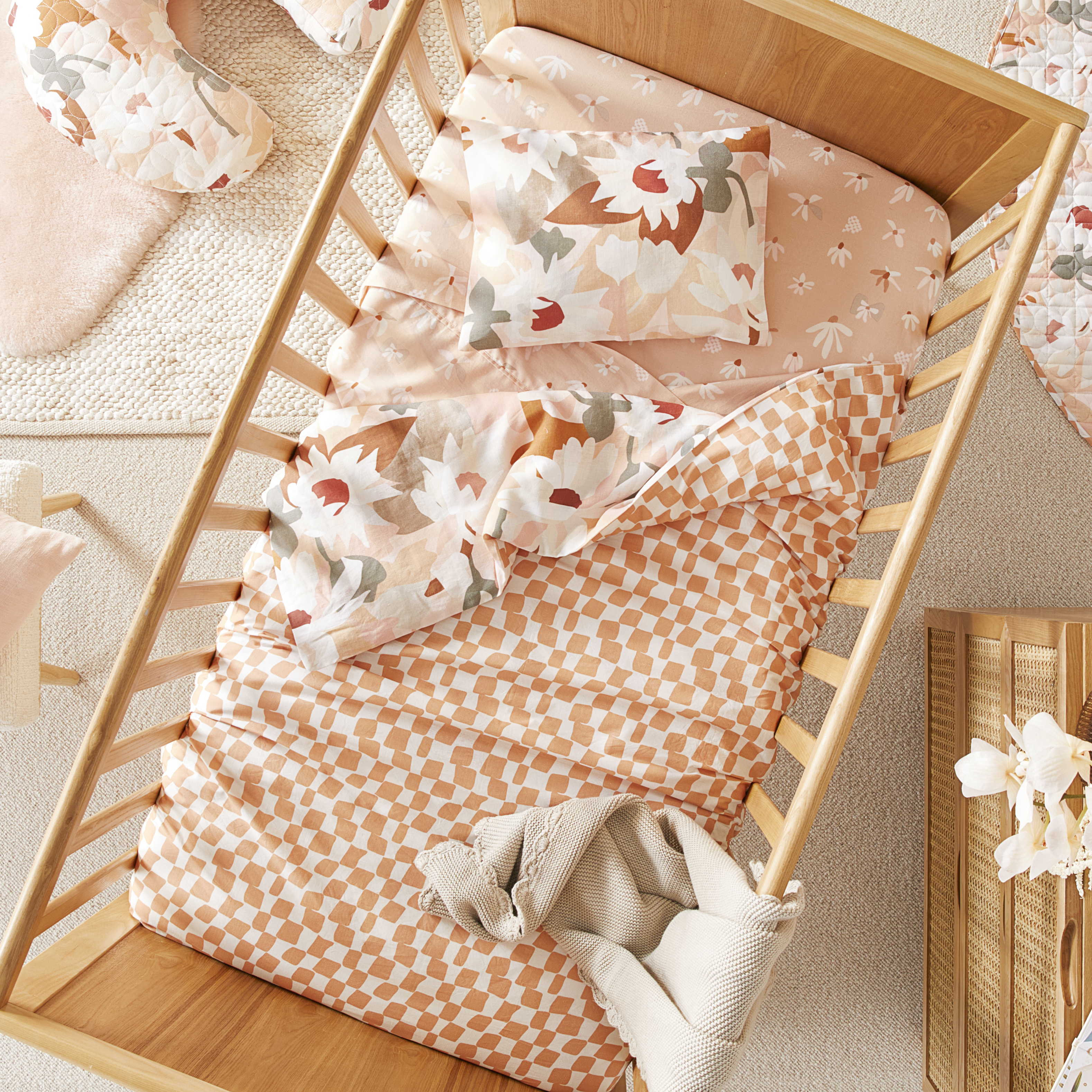 Kimmy Hogan Whisper Pink Paper Daisies Cot Quilt Cover