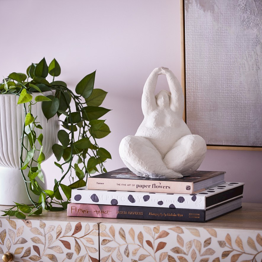 Romulus White Stretching Statue