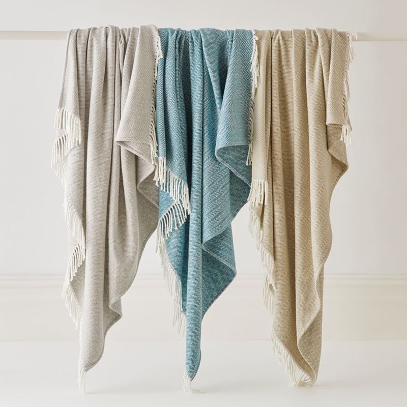 Yatton Light Grey Throw