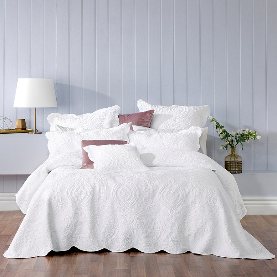 Cordelia White Bedspread Set + Accessories