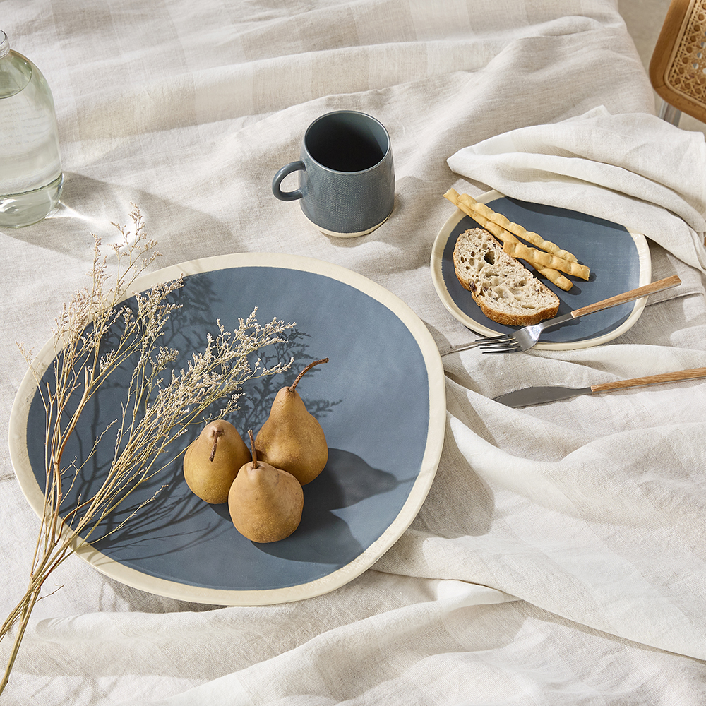 Luna Midnight Servingware
