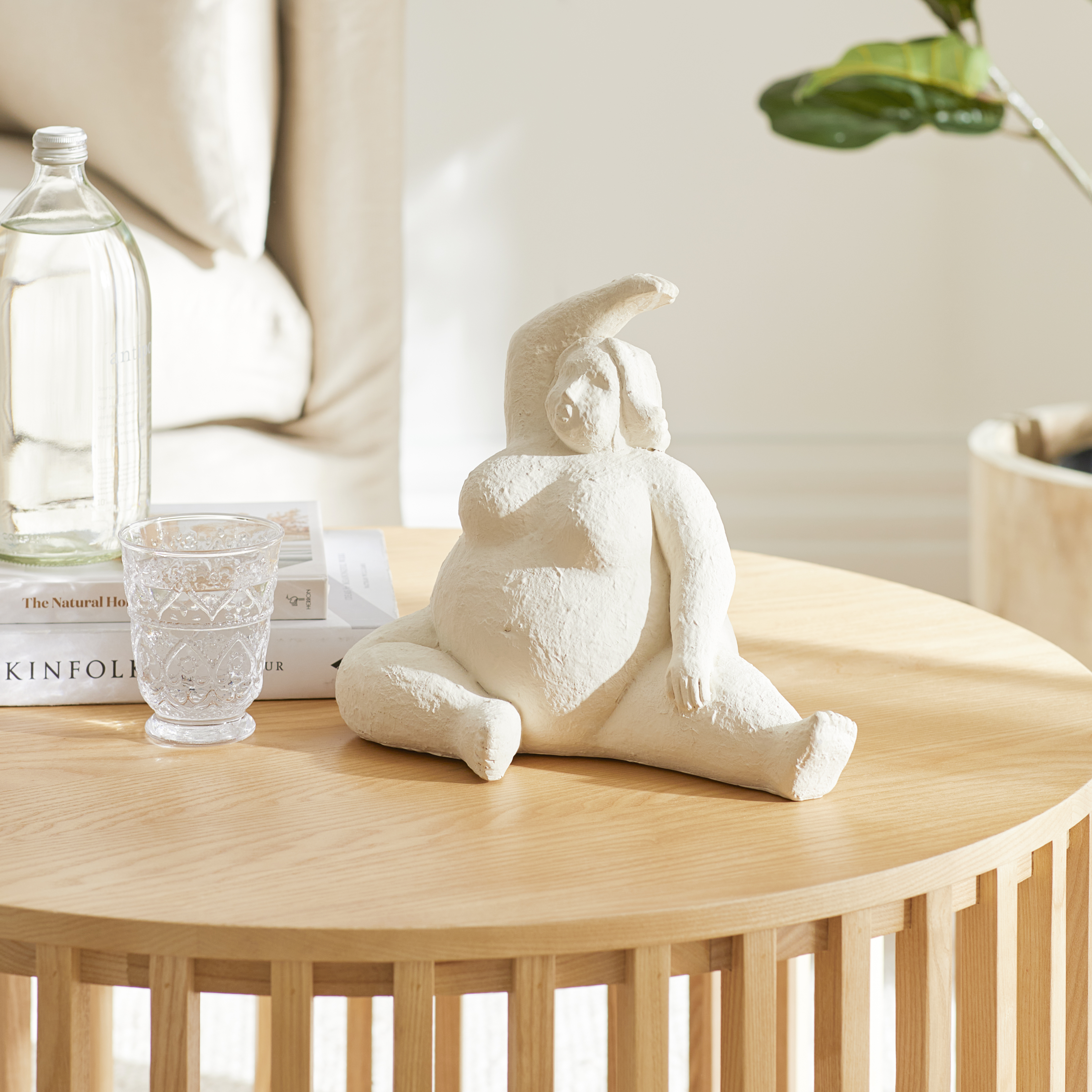 Yoga Romulus White Stretch Statue