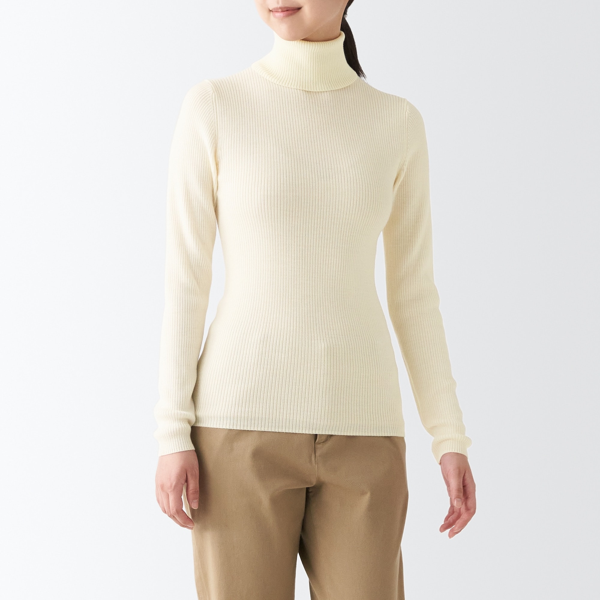 首のチクチクを抑えたリブタートルネック洗えるセーター