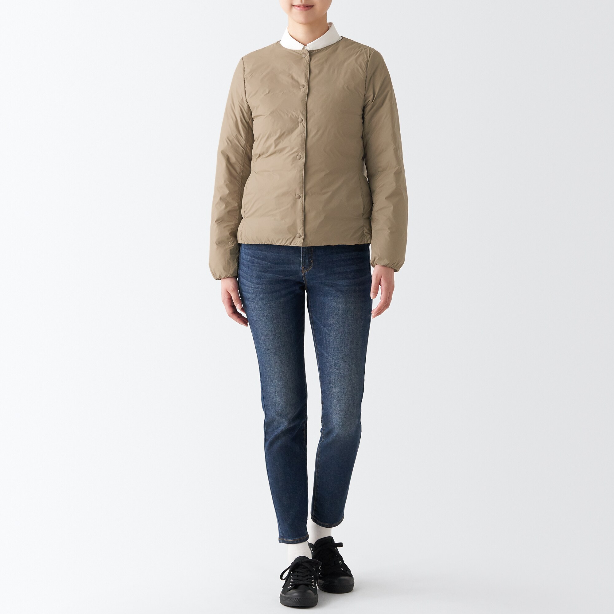 再生ナイロン軽量ノーカラーダウンジャケット（数量限定）