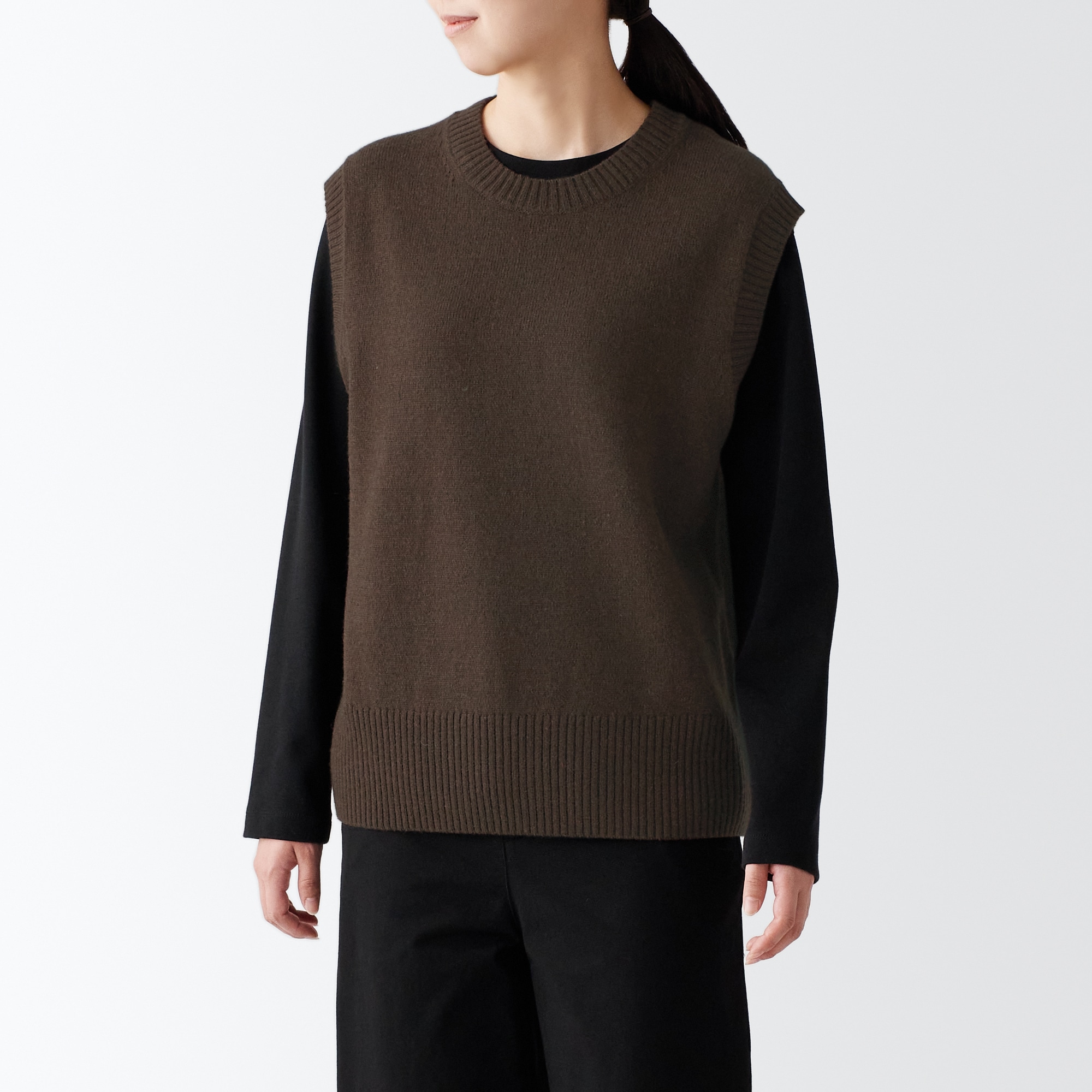 残糸で編んだクルーネックベスト