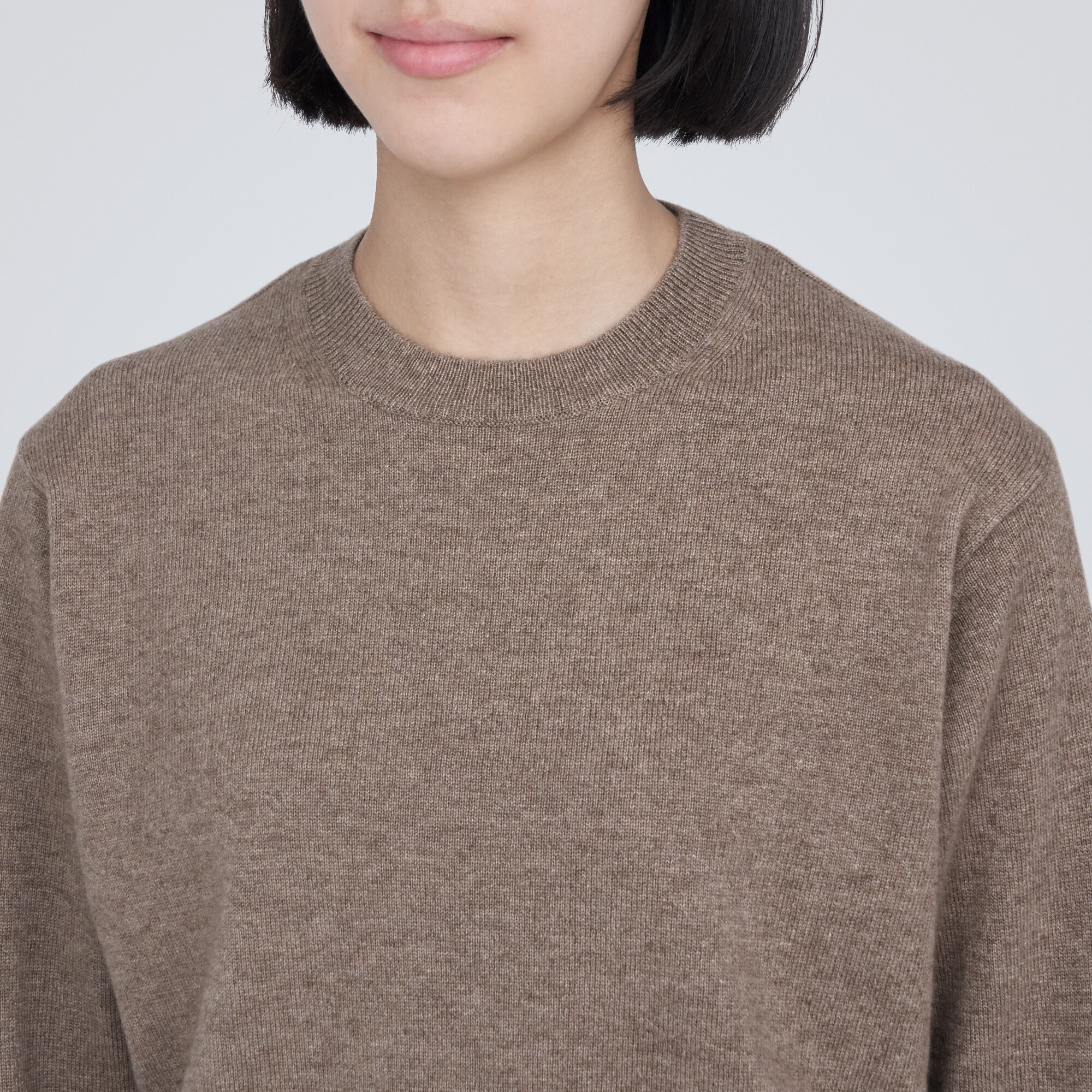 自然のまんまの色　カシミヤ　クルーネックセーター（数量限定）