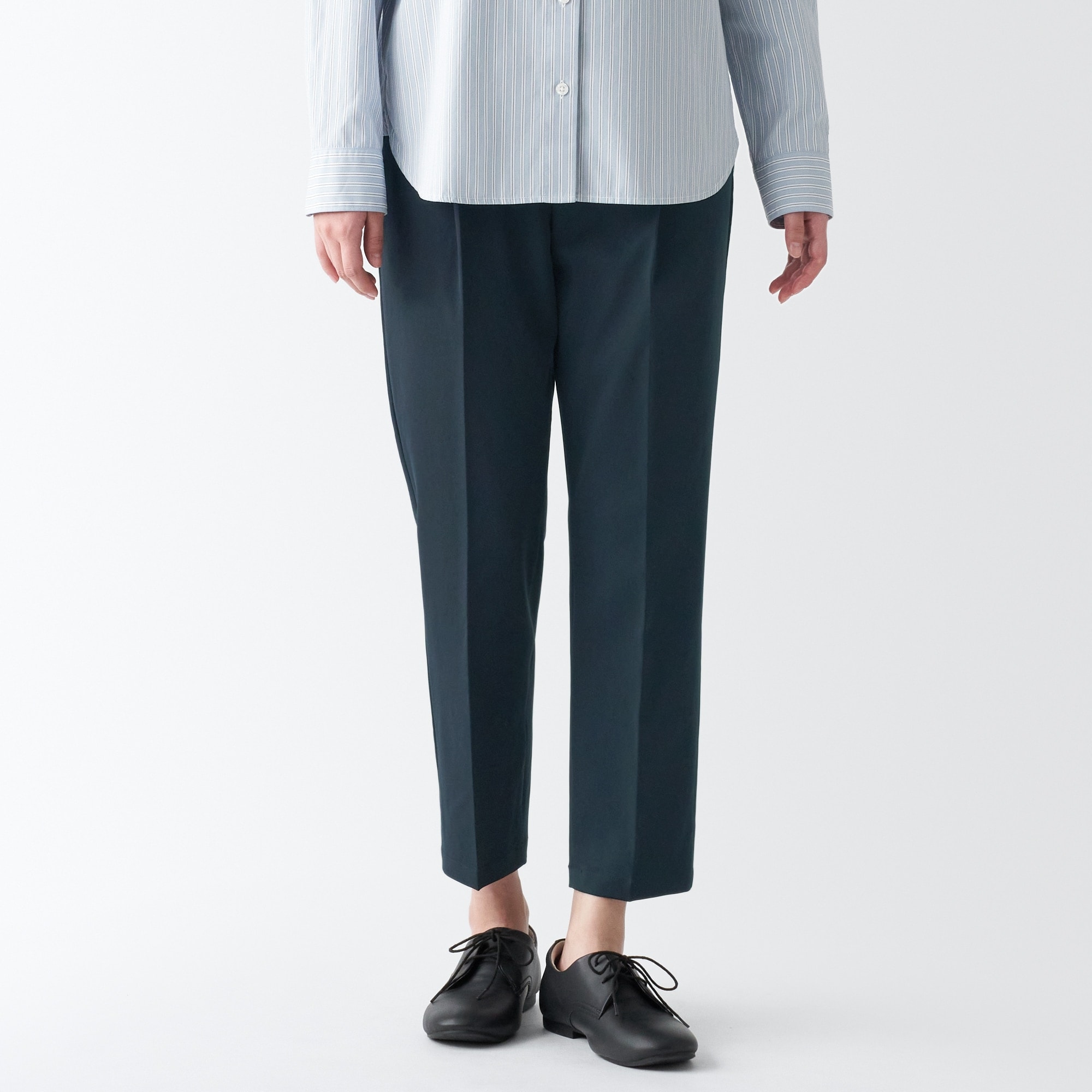 再生ポリエステルテーパードパンツ