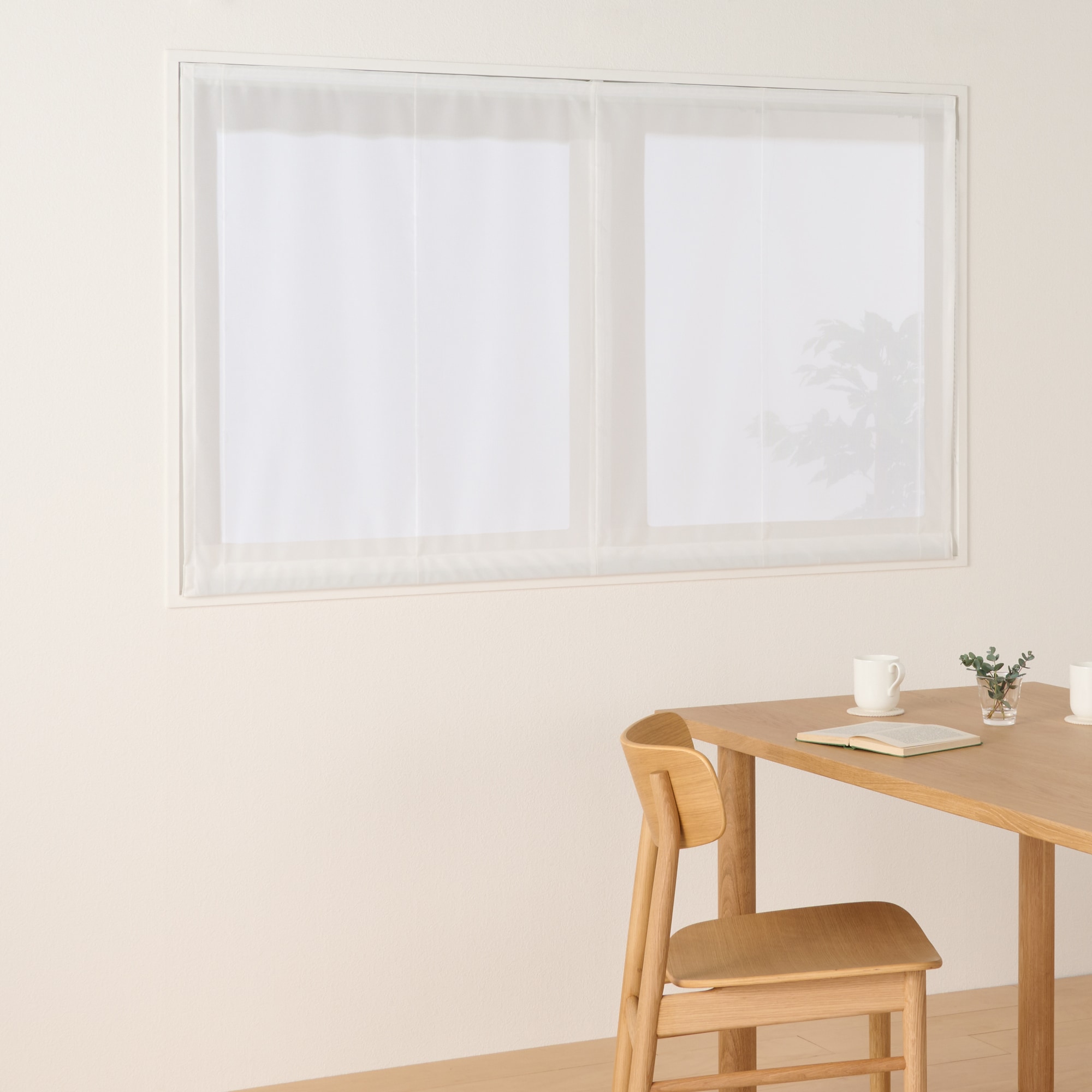 花粉をキャッチし透けにくいレースプレーンシェード用生地／オフ白