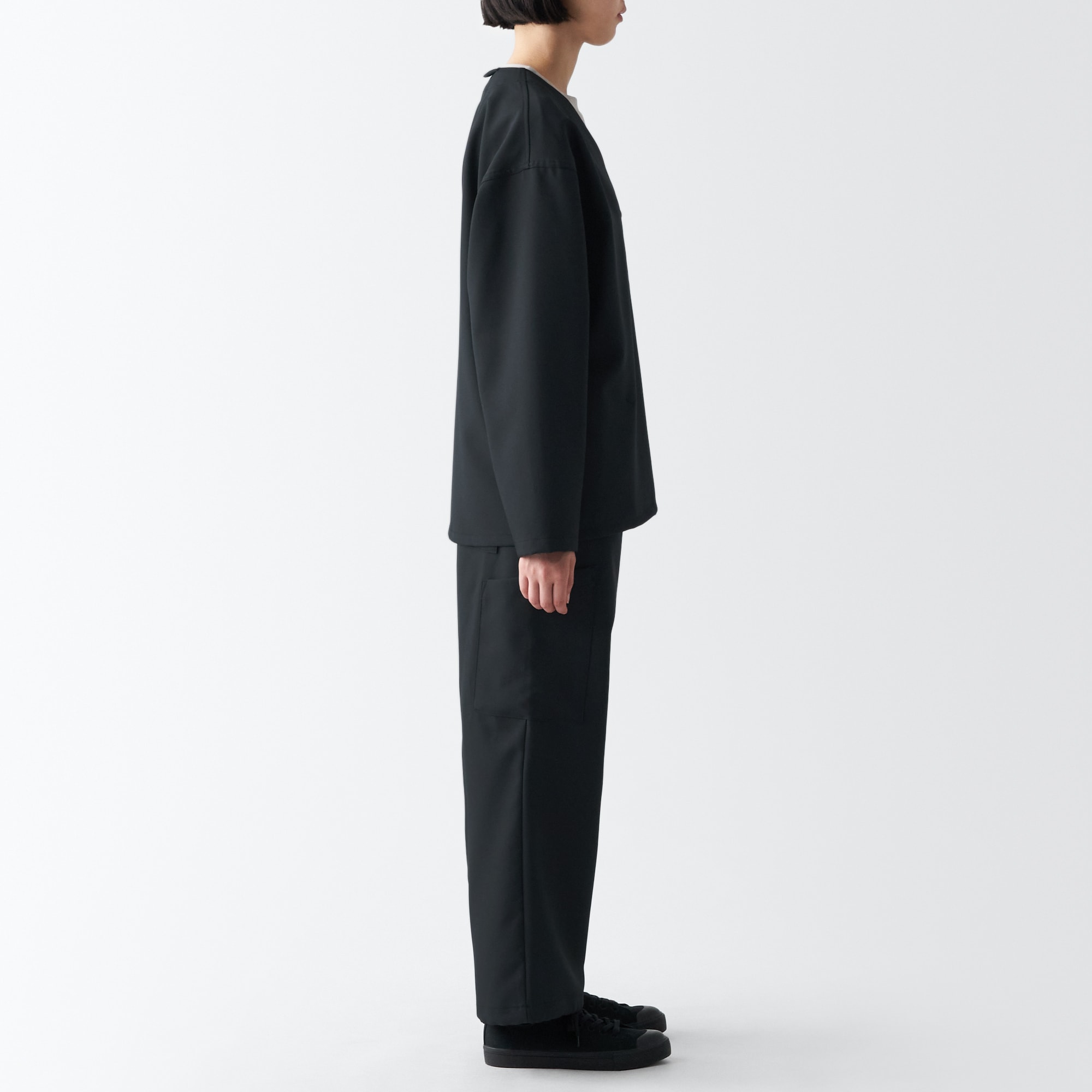 汚れが落ちやすいノーカラージャケット