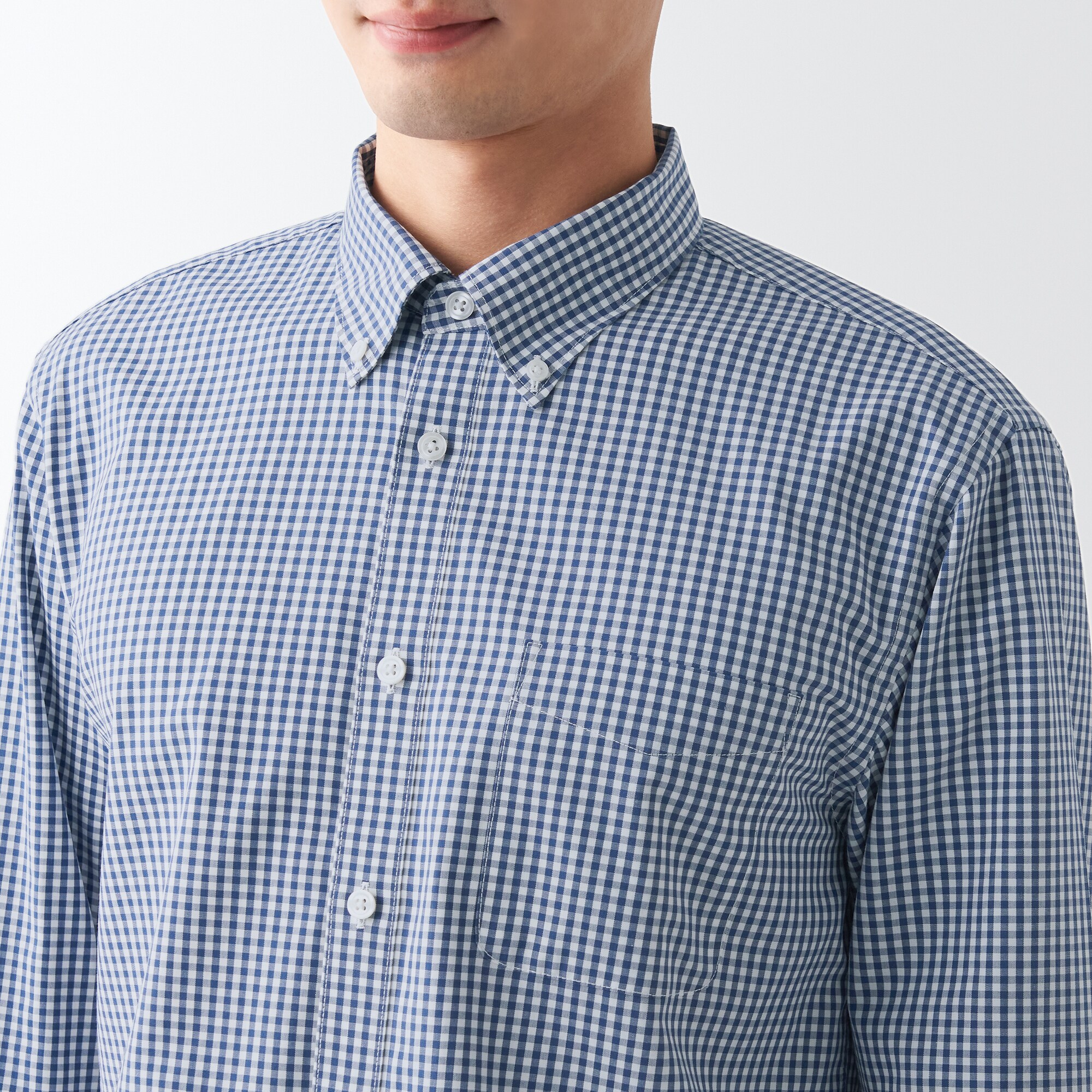 シワになりにくいボタンダウン長袖シャツ