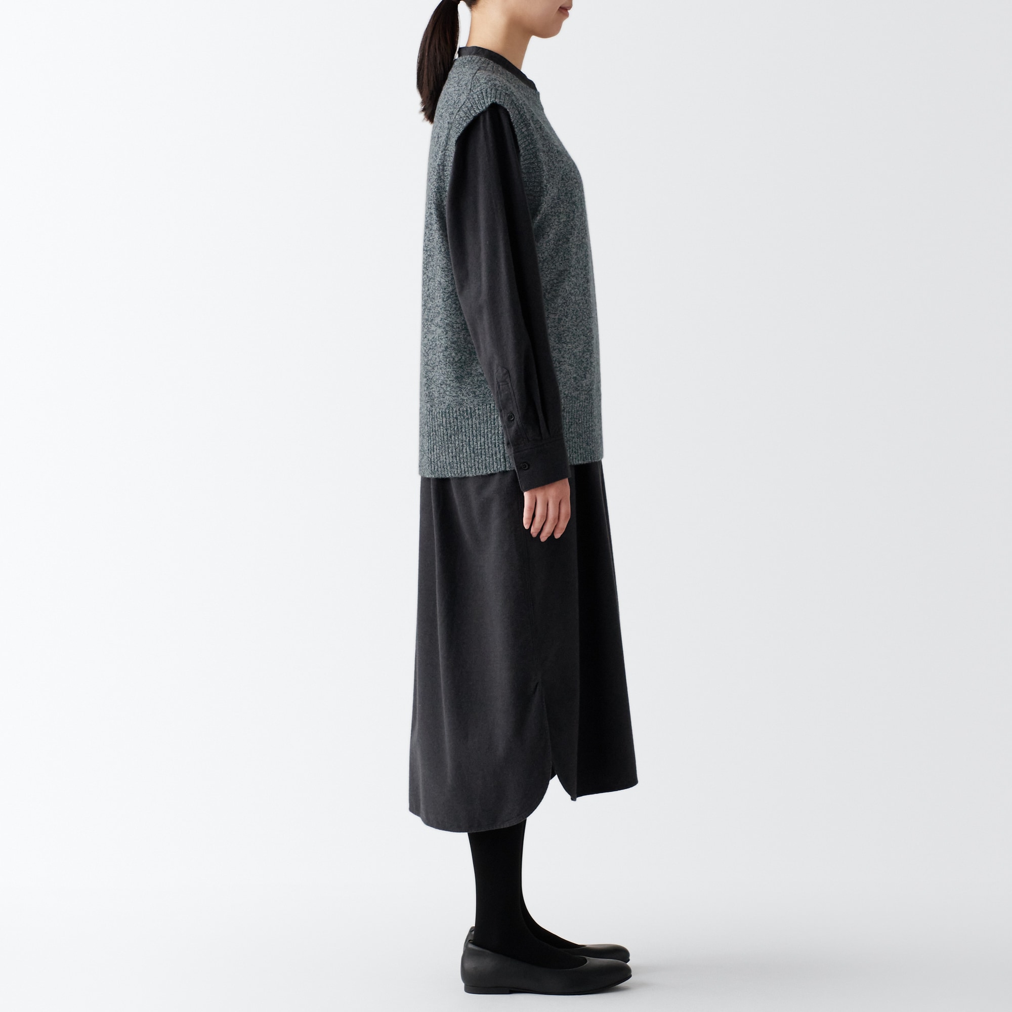 残糸で編んだクルーネックベスト