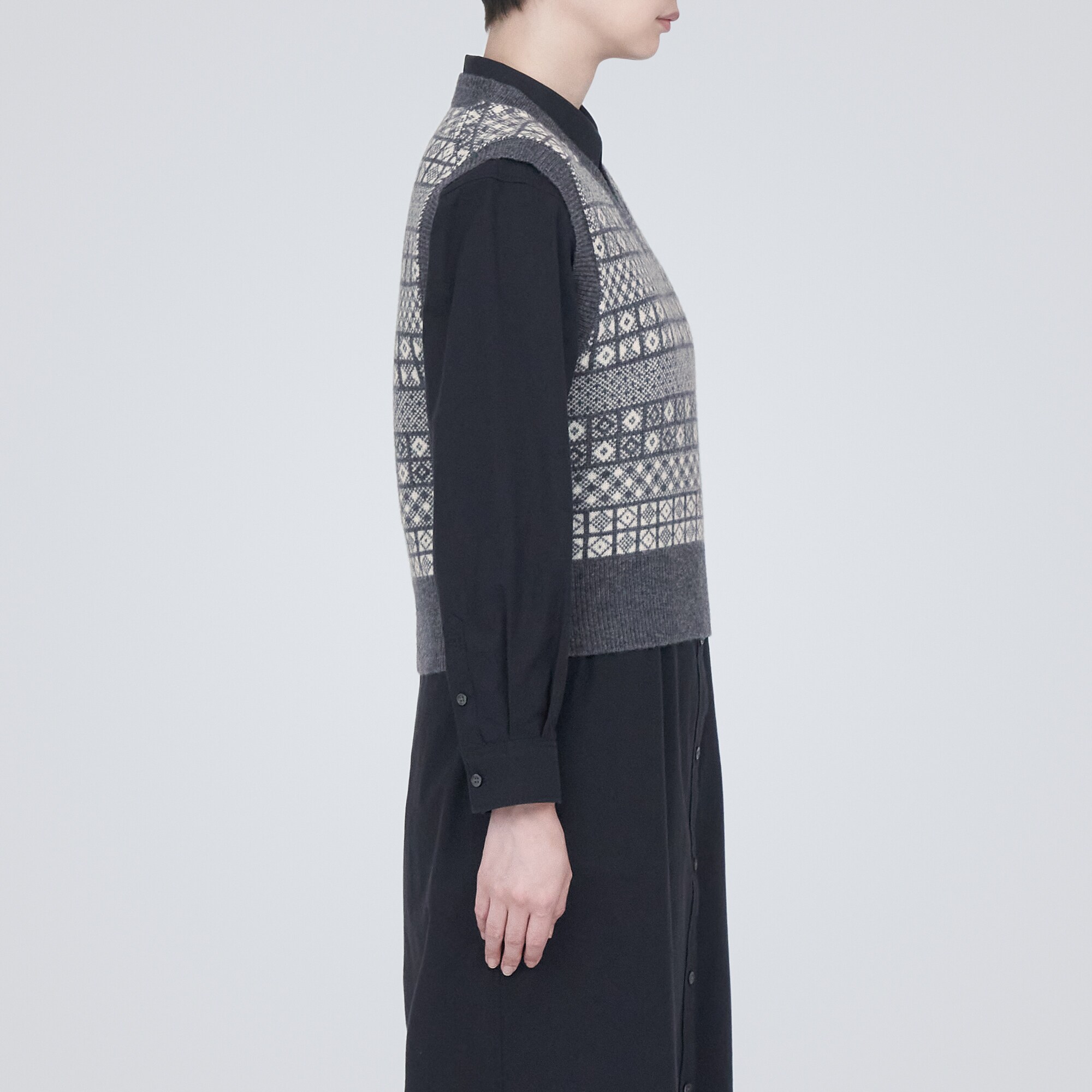 メリノウールジャカード編みＶネックベスト