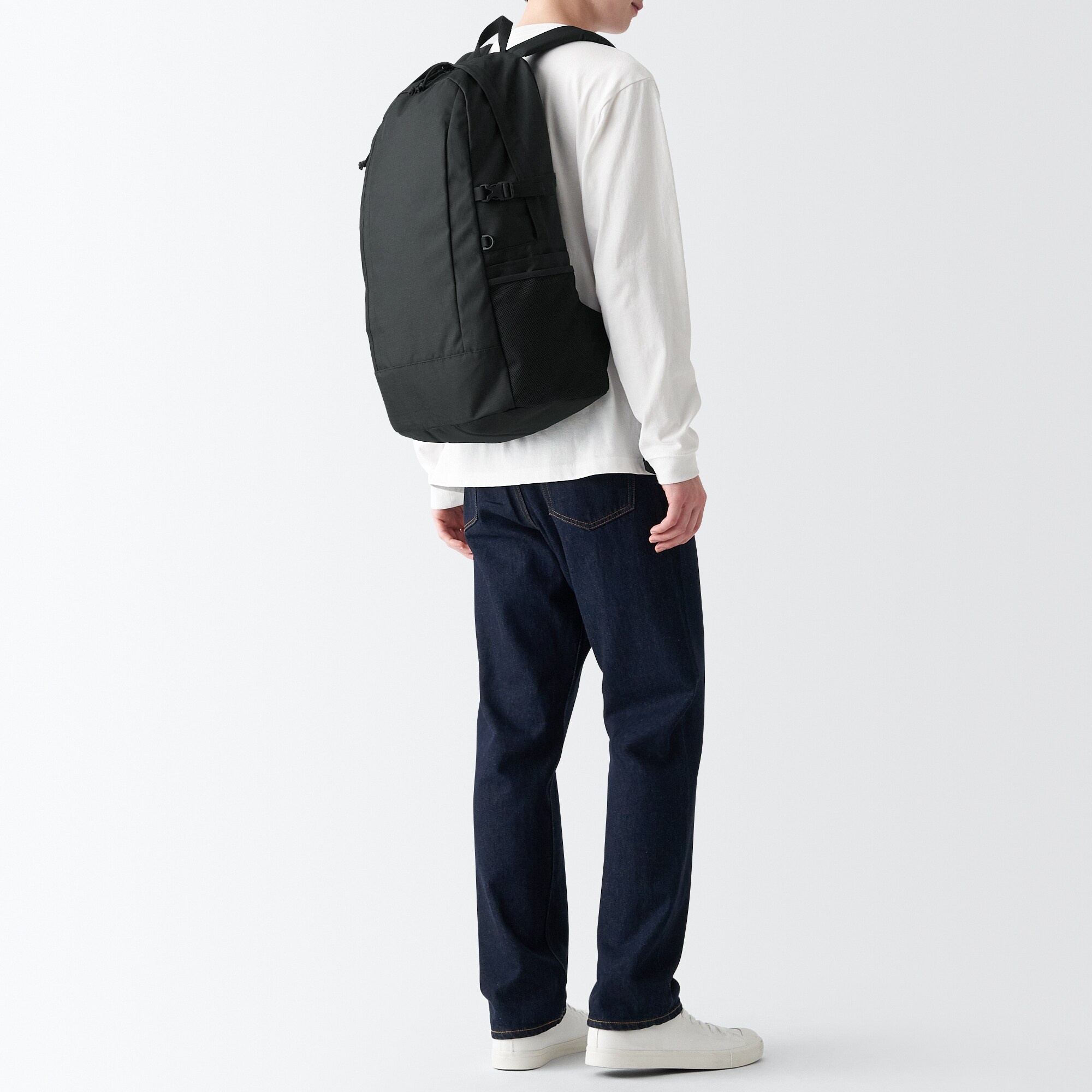 肩の負担を軽くする　撥水大容量リュックサック