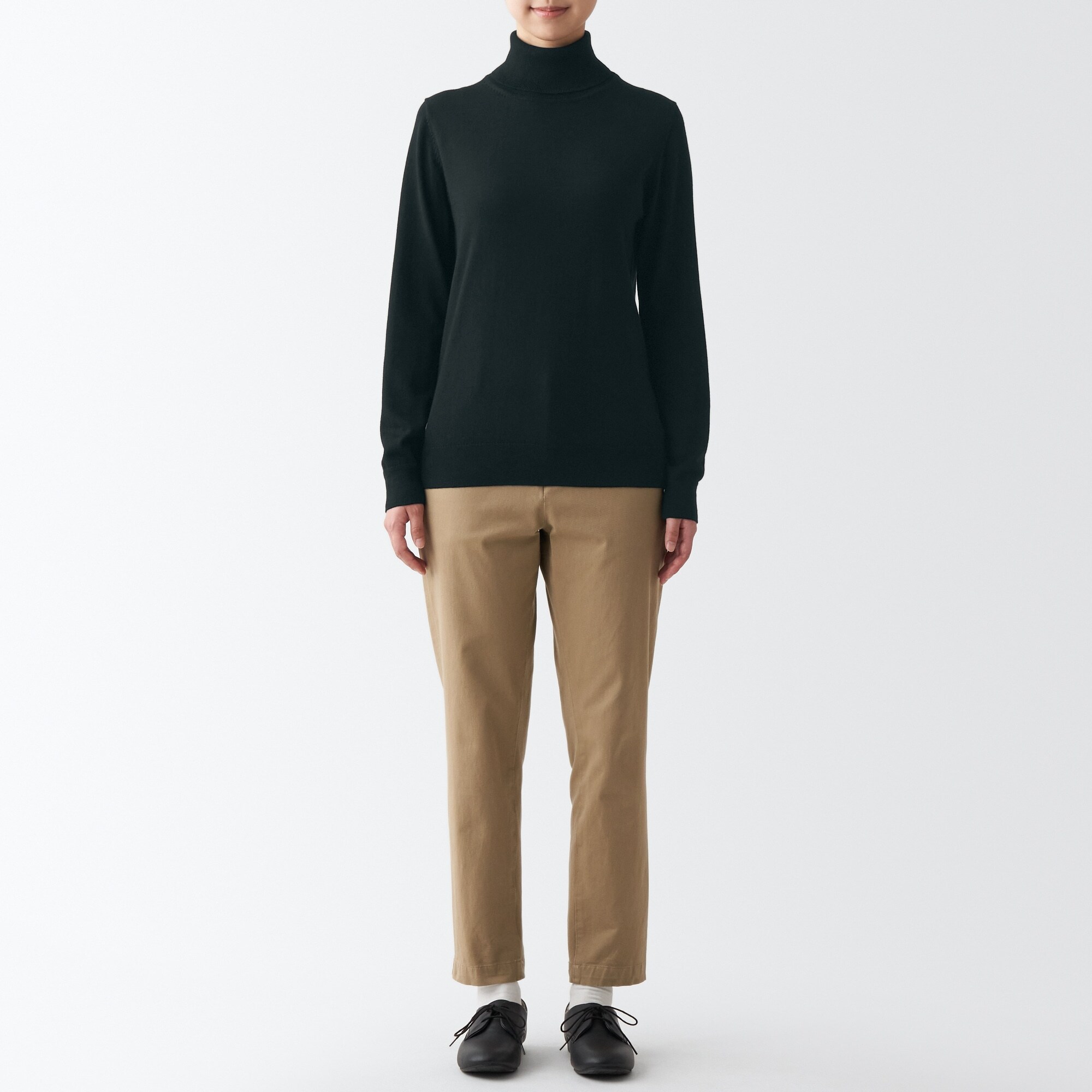 首のチクチクを抑えたタートルネック洗えるセーター