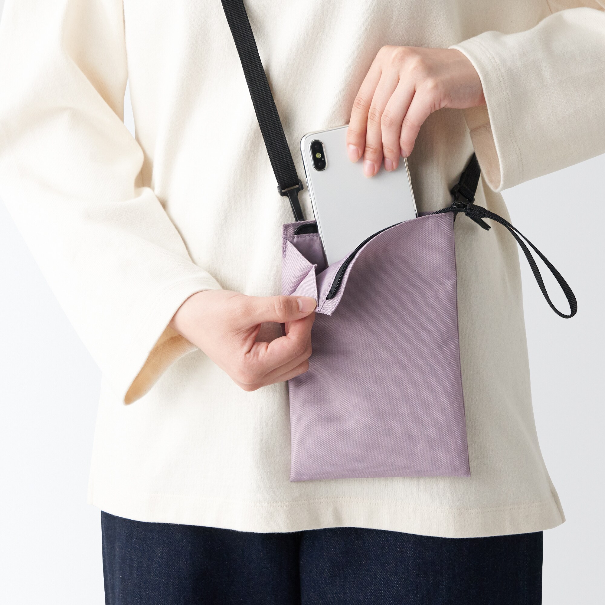 ポーチとしても使える　撥水ミニサコッシュ