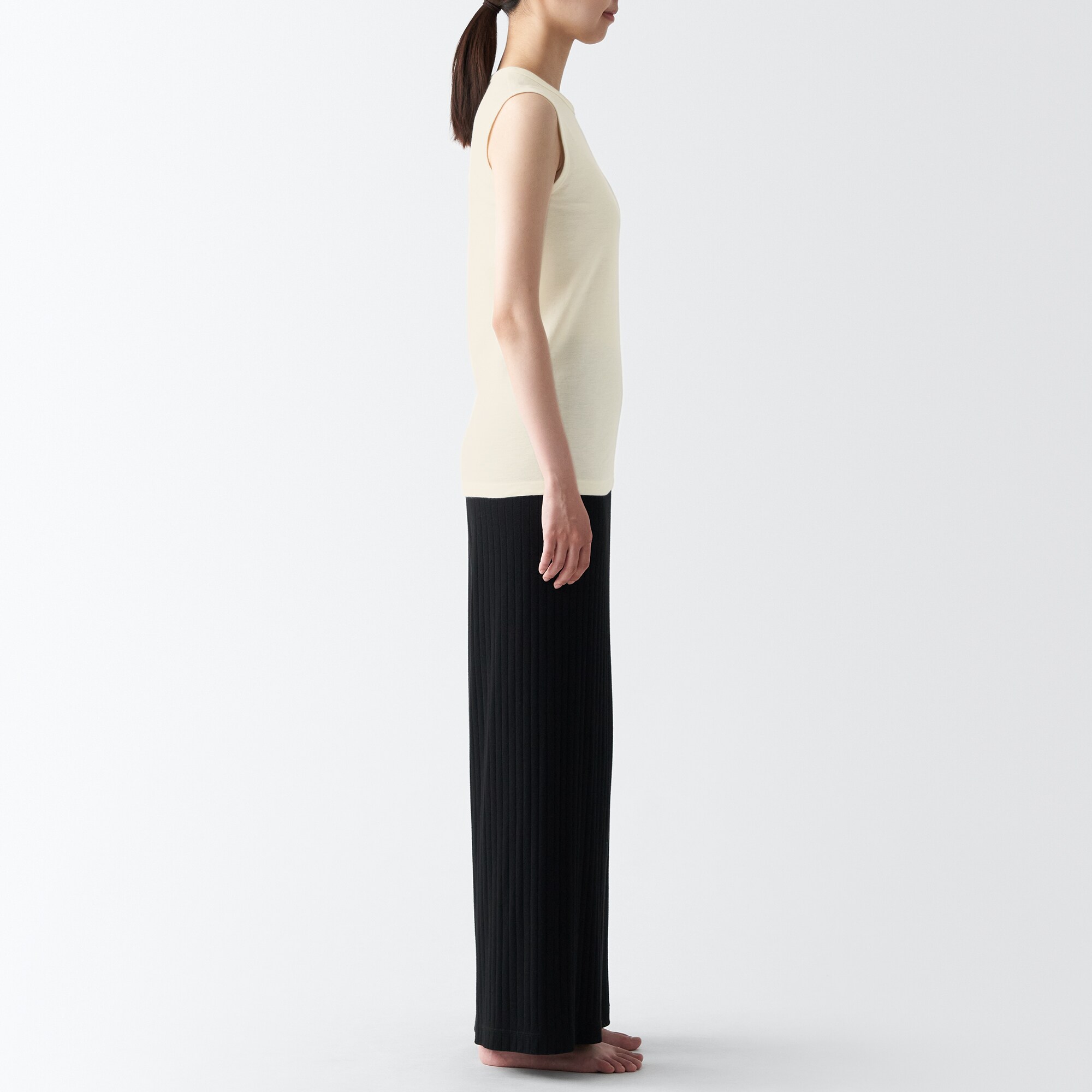 ウールスリーブレスＴシャツ