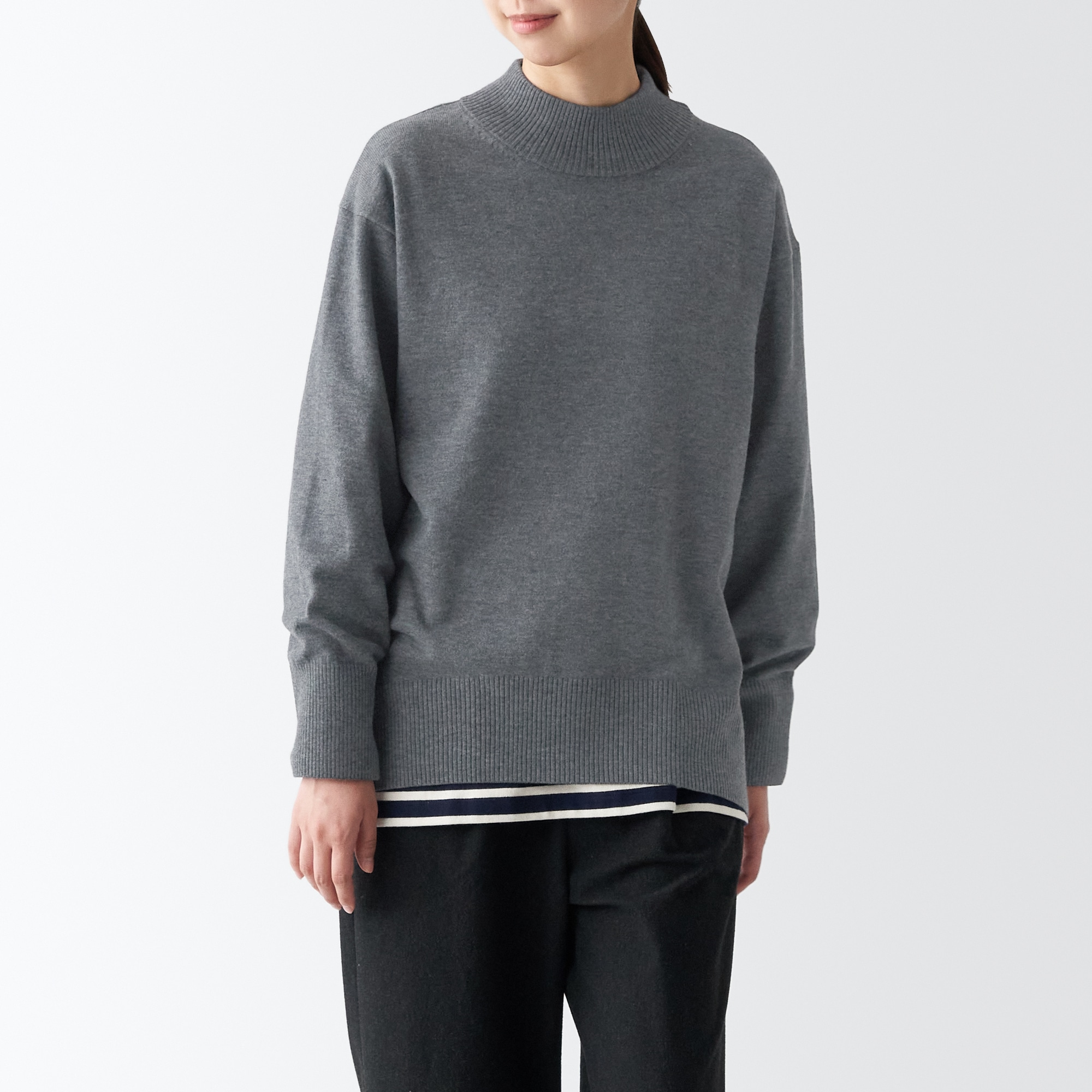 洗えるニットハイネックセーター