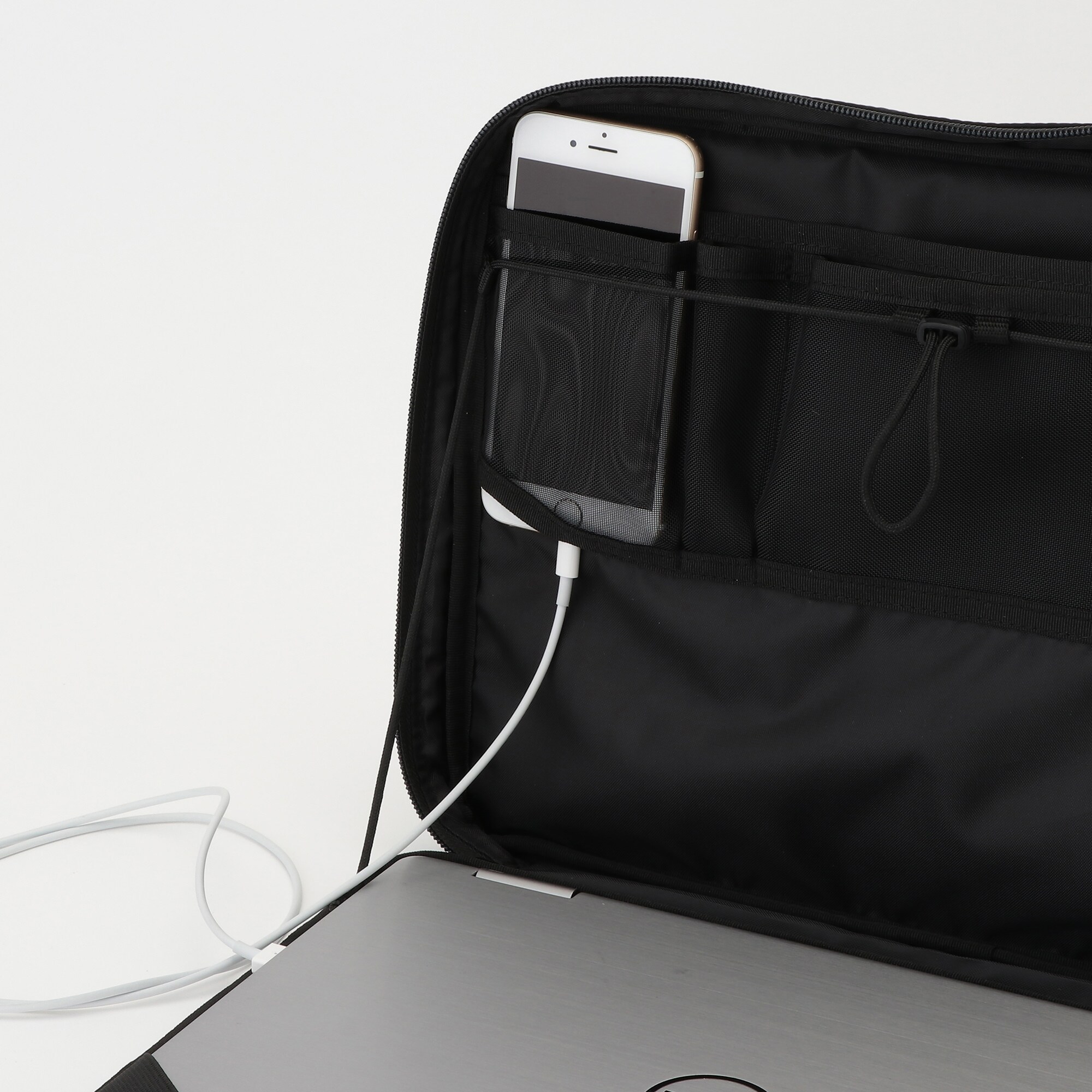 【Ａ４サイズ用】入れたまま使えるパソコンケース