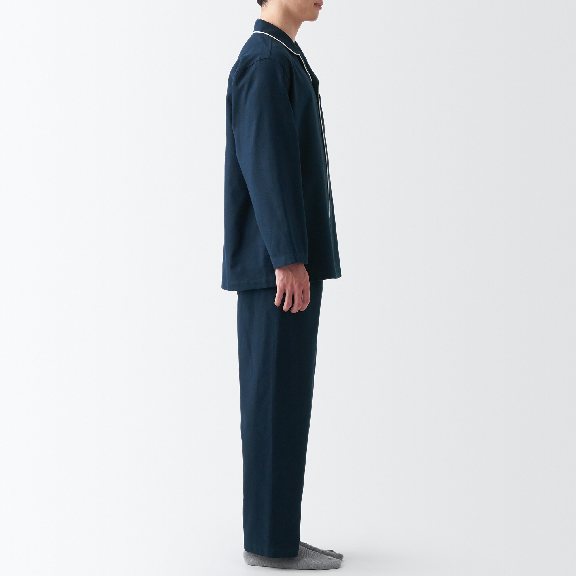 【両面起毛で温かい】脇に縫い目のない　フランネルパジャマ（新仕様：開襟・丸襟タイプ、お尻ポケットあり）