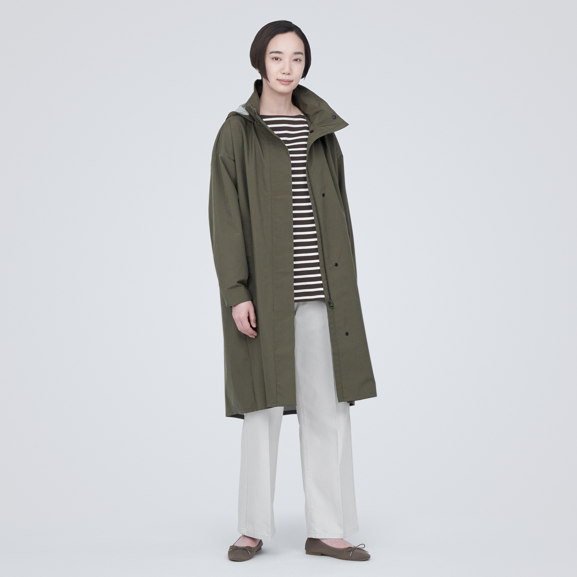 蒸れにくい　撥水フード付きロングコート