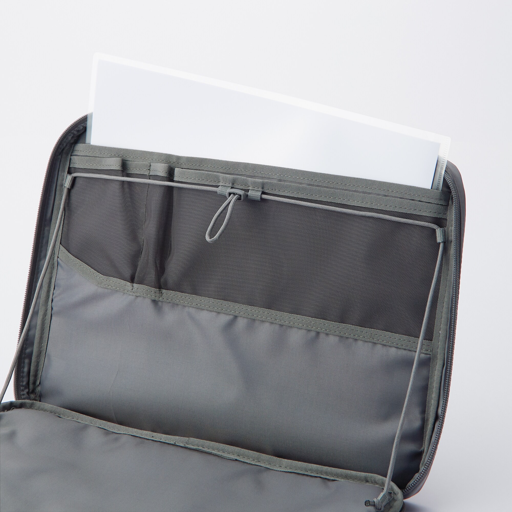 【Ａ４サイズ用】入れたまま使えるパソコンケース