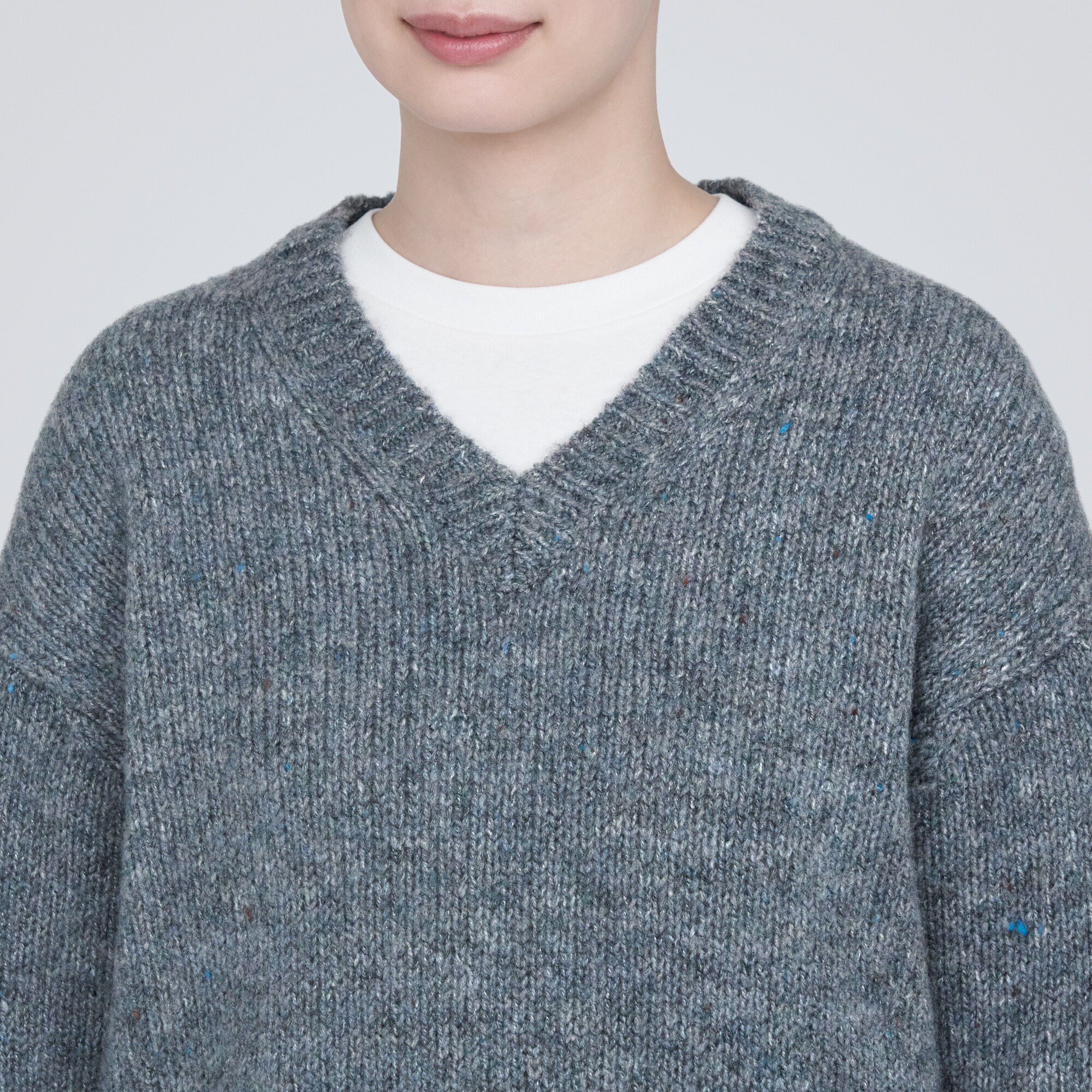 ウールヤク混ネップ糸Ｖネックセーター