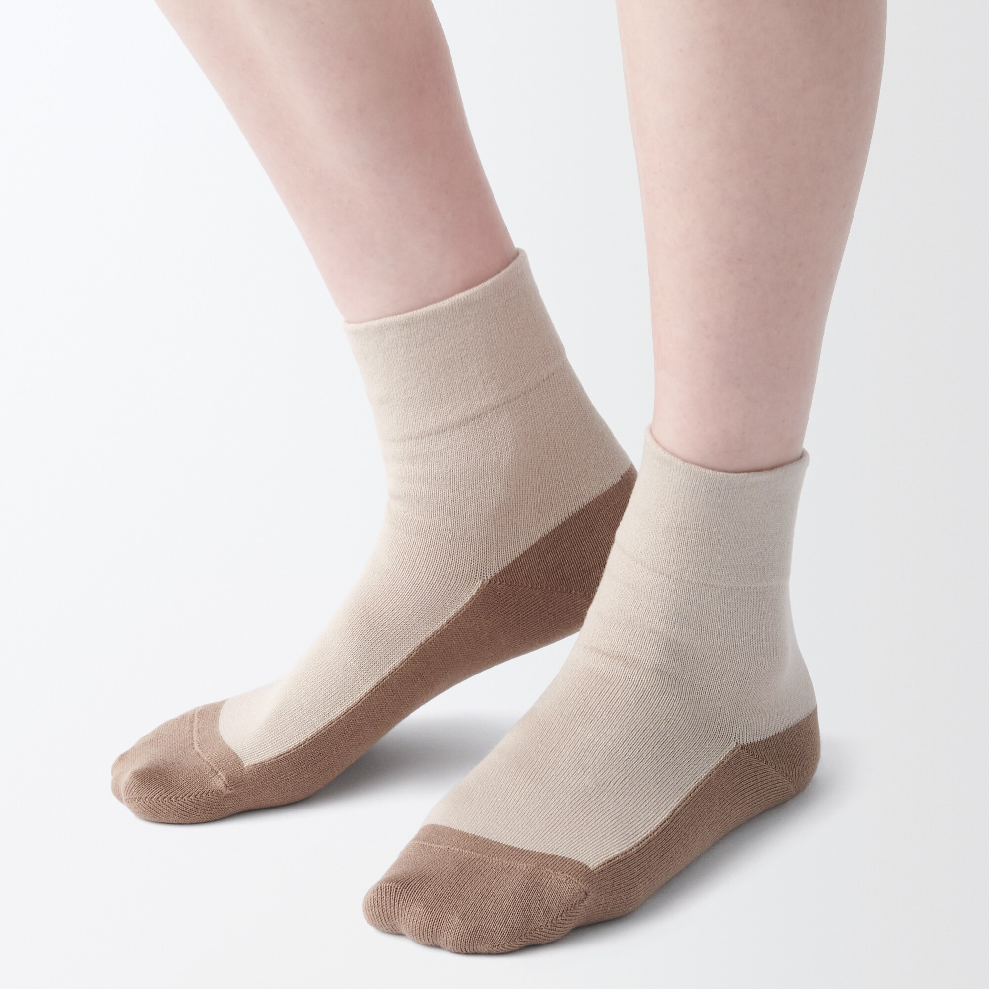 キッズ　足なり直角　履き口やわらか　名前が書きやすく　汚れが見えにくい靴下（数量限定）