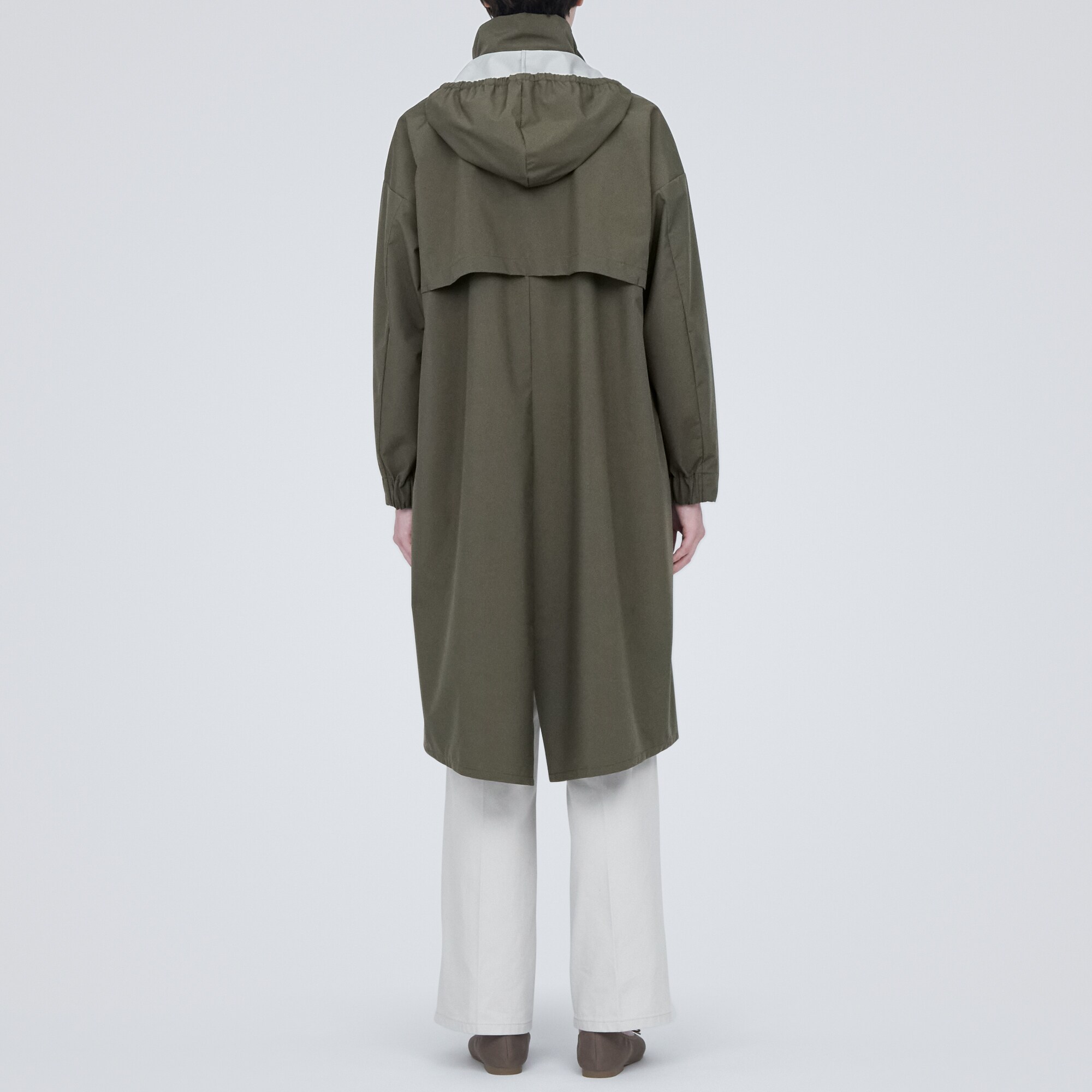 蒸れにくい　撥水フード付きロングコート