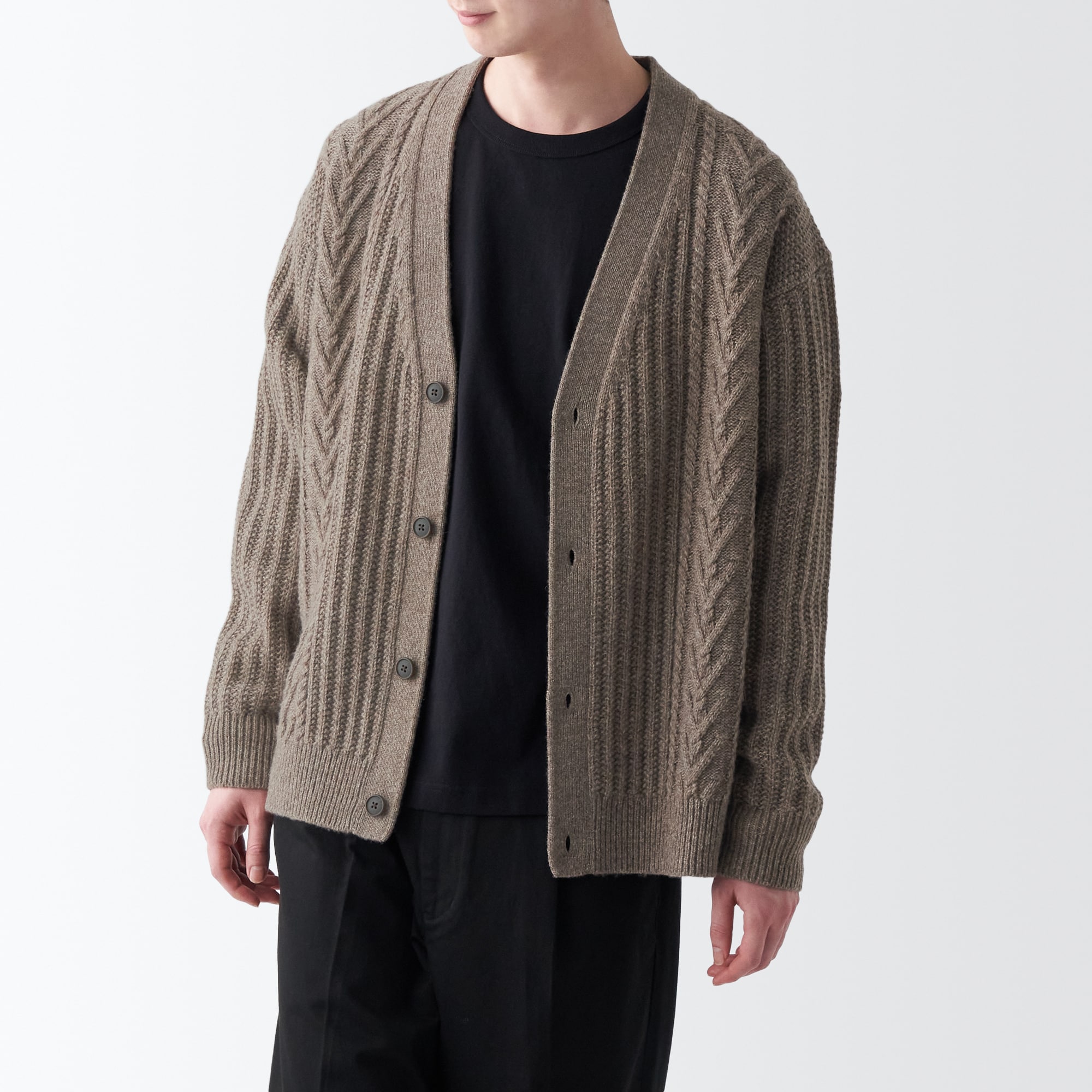 メリノウールケーブル柄Ｖネックカーディガン