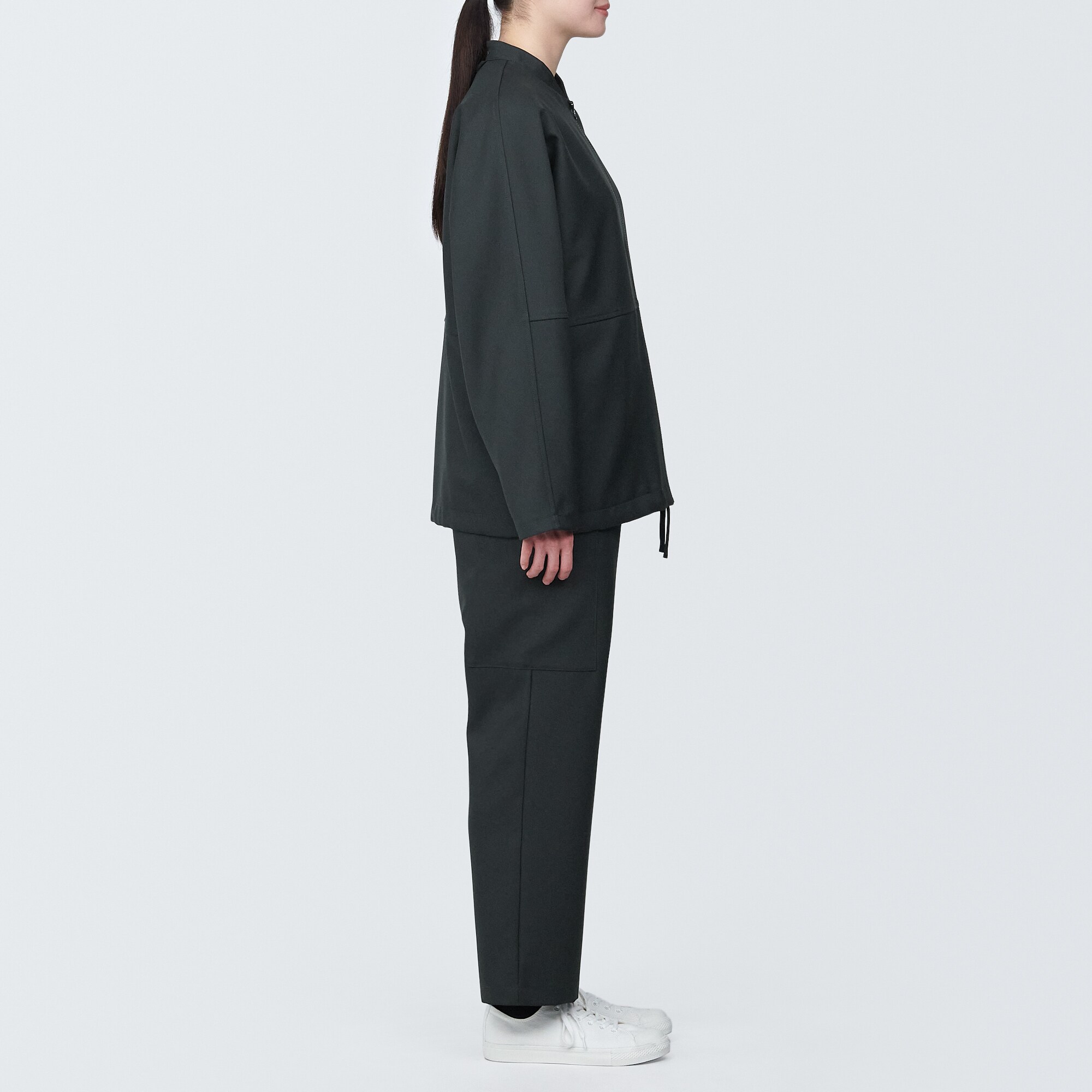 汚れが落ちやすいカーゴパンツ