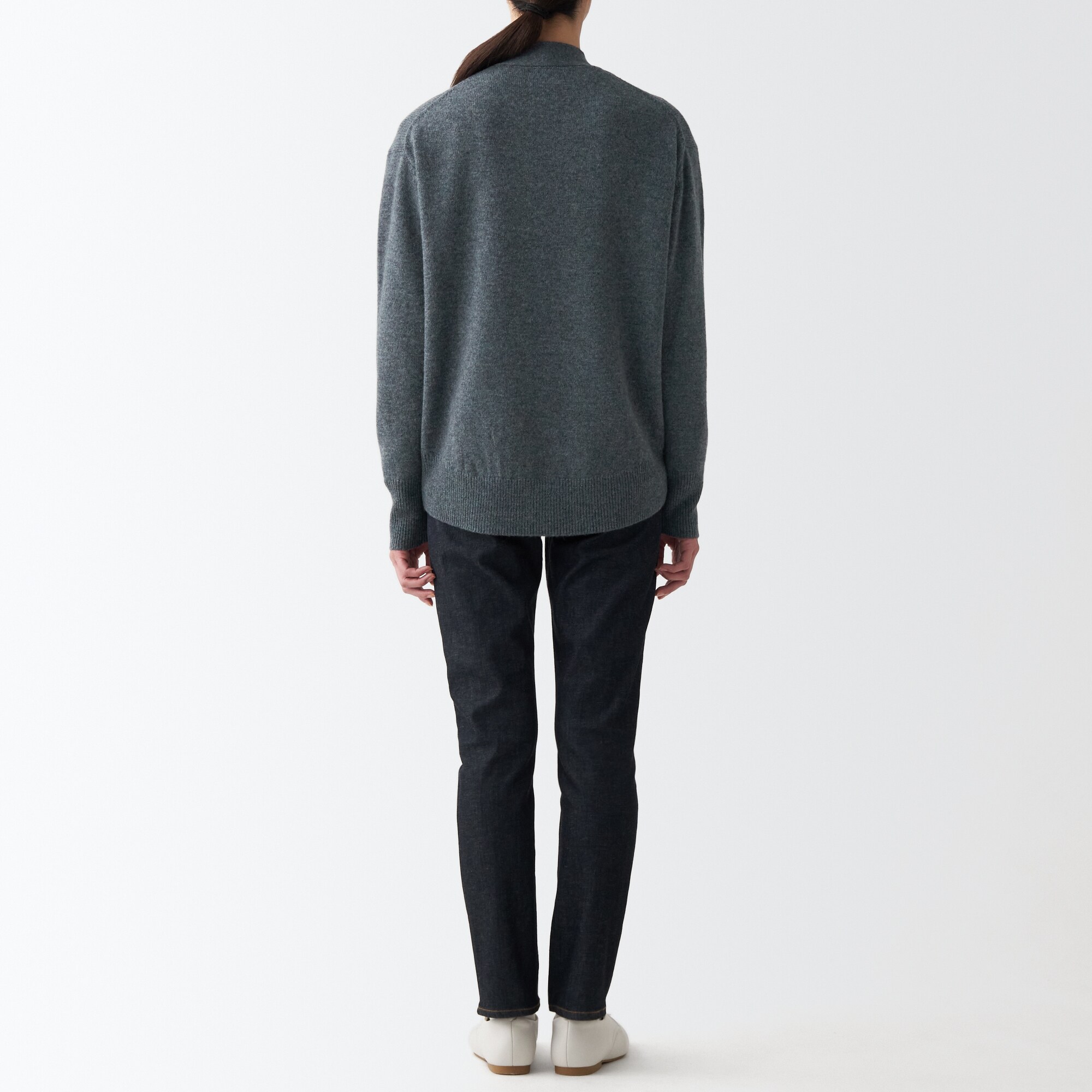 ウールミドルゲージＶネックカーディガン