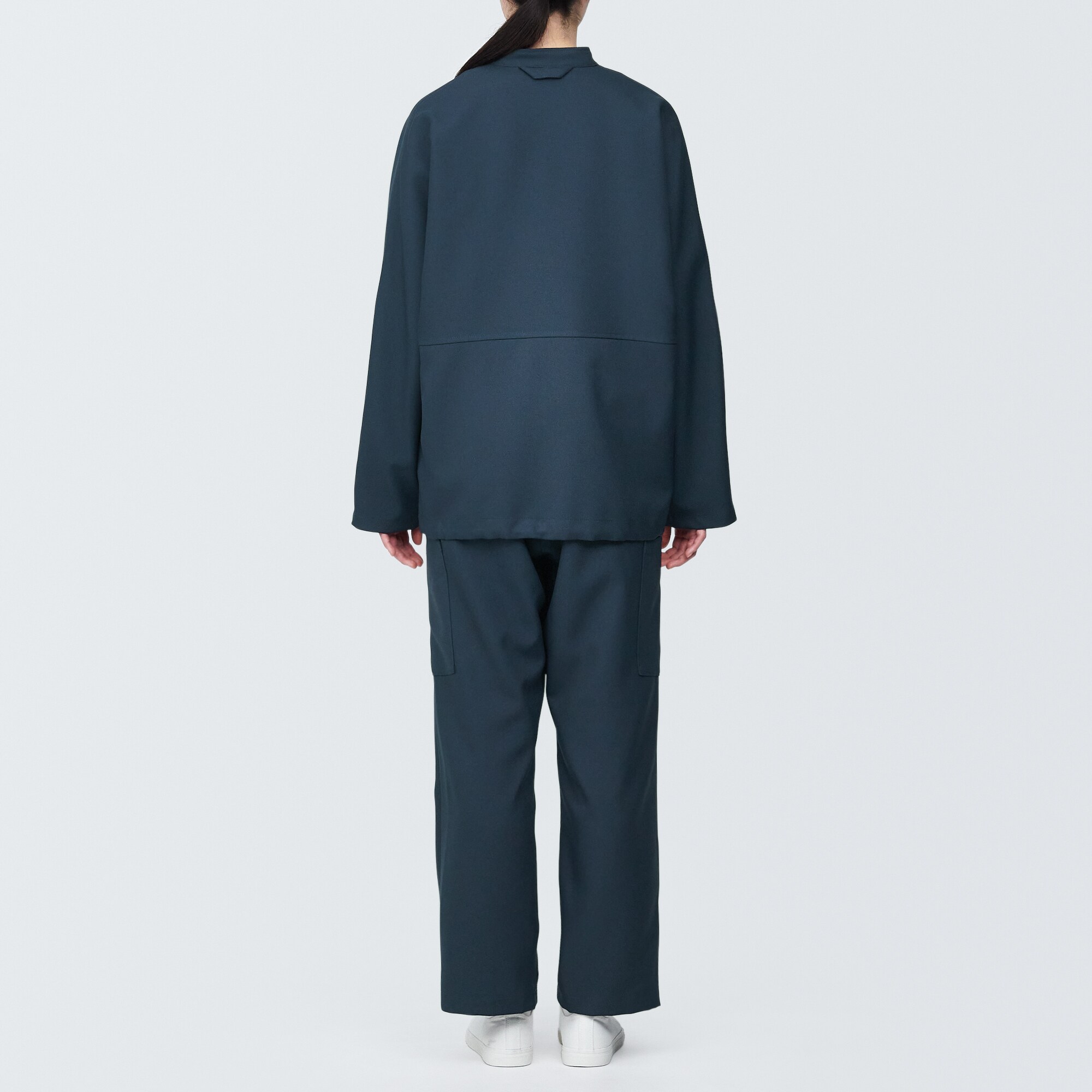 汚れが落ちやすいカーゴパンツ