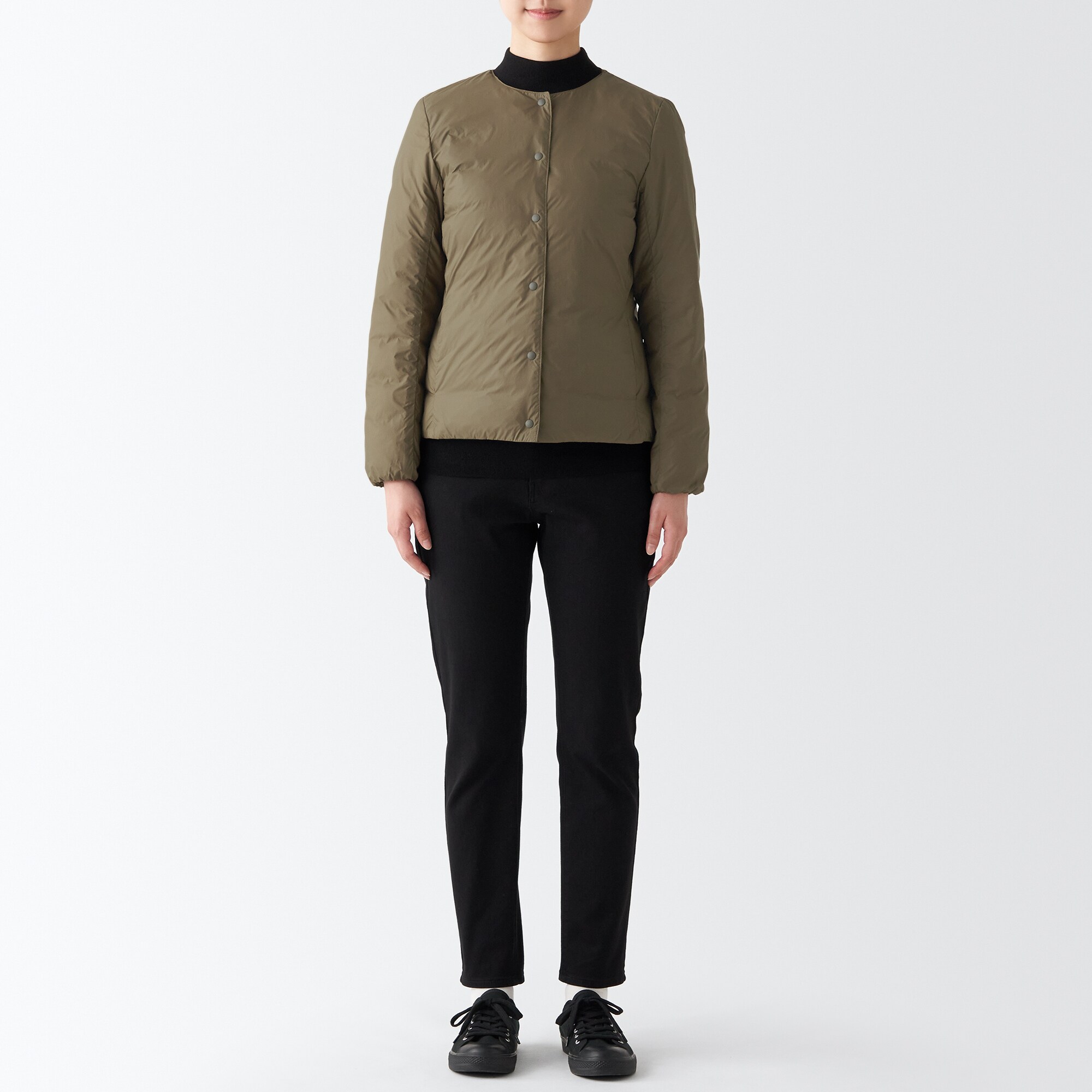 再生ナイロン軽量ノーカラーダウンジャケット（数量限定）