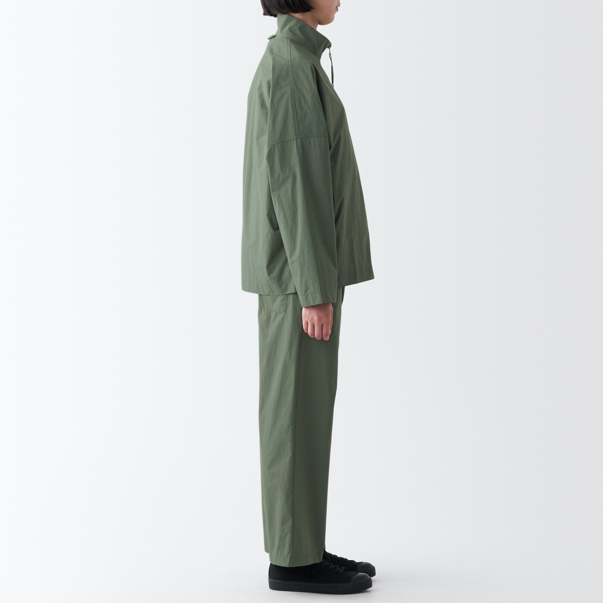 撥水防風パンツ