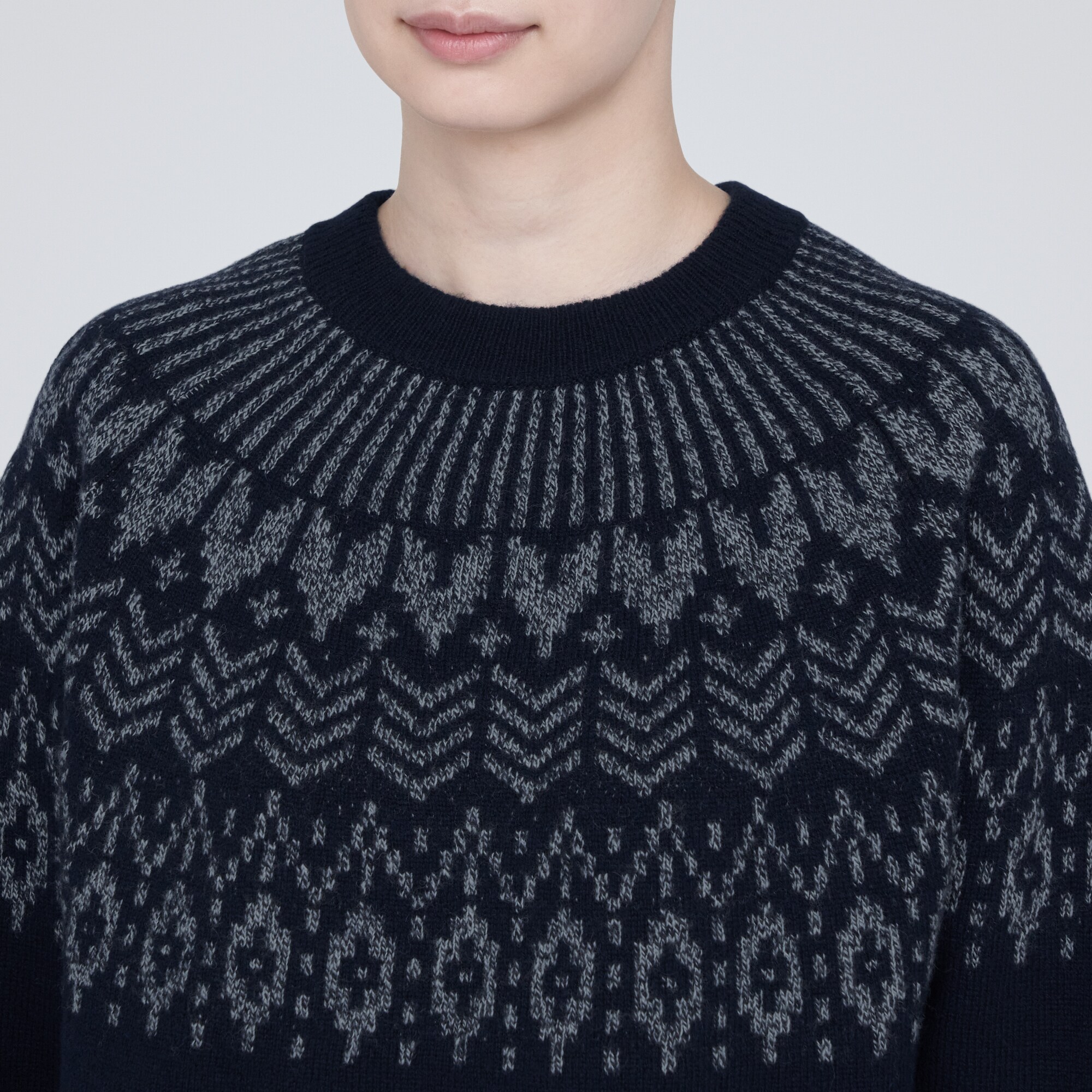 メリノウールジャカード編みクルーネックセーター