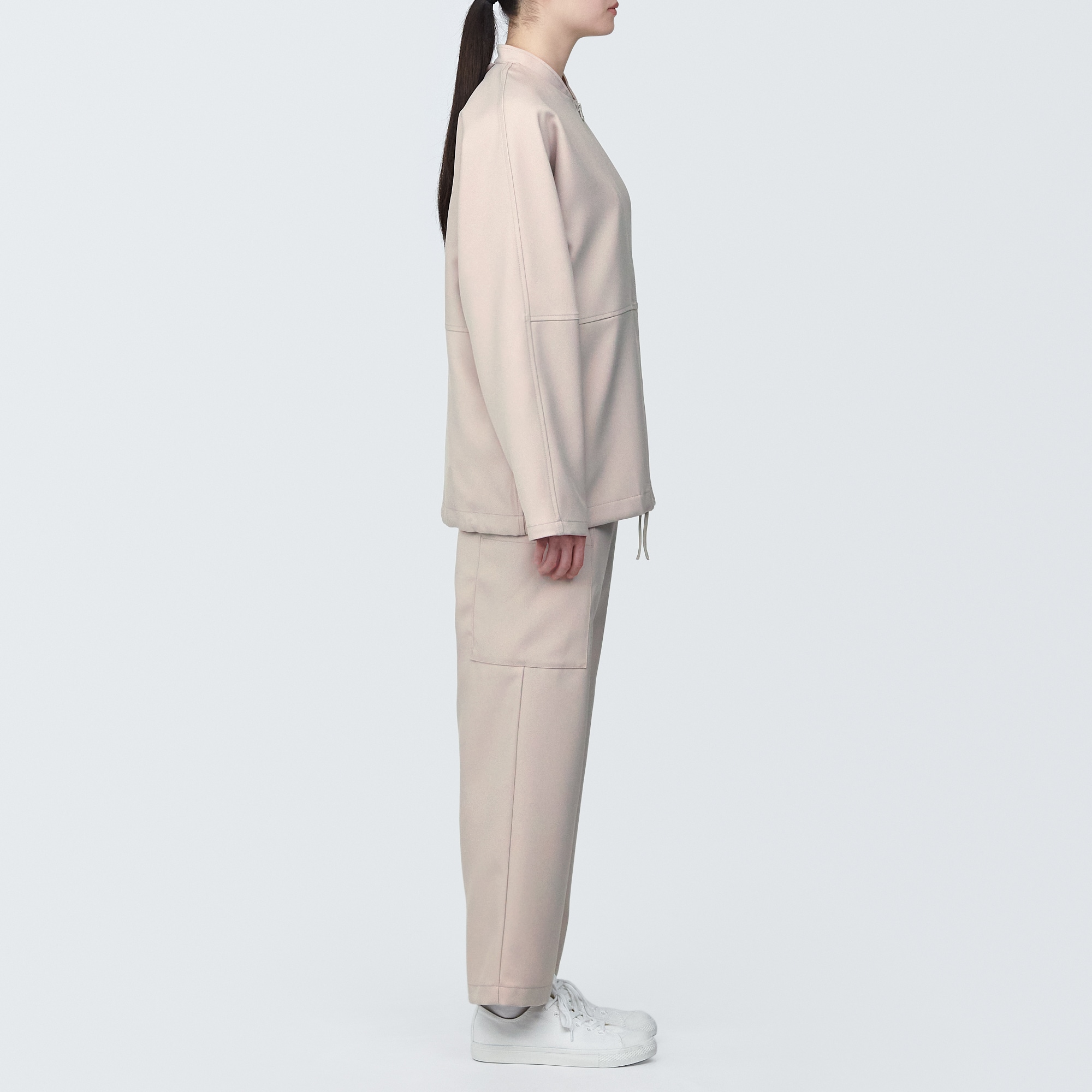 汚れが落ちやすいカーゴパンツ