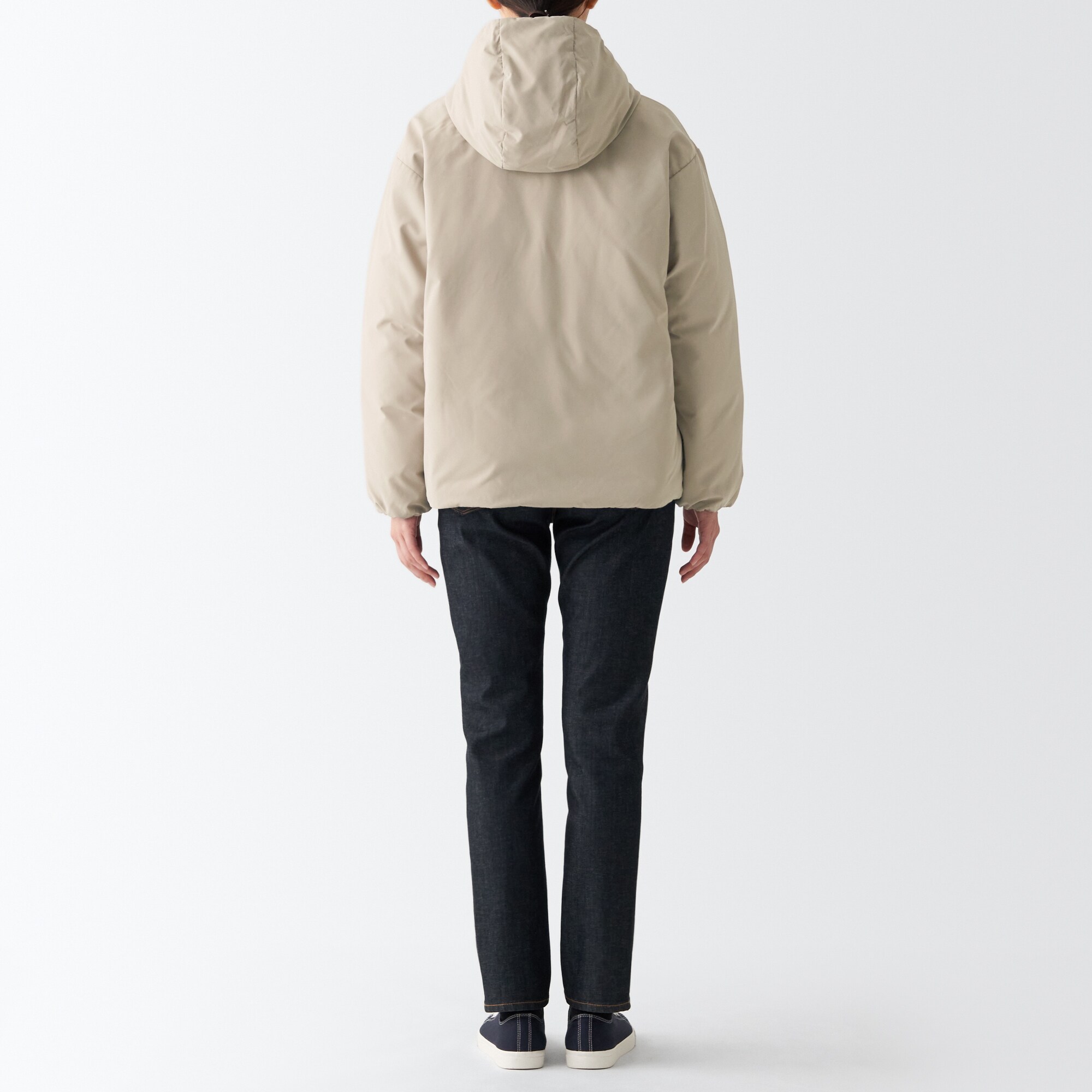 再生ポリエステル水を弾くダウンジャケット