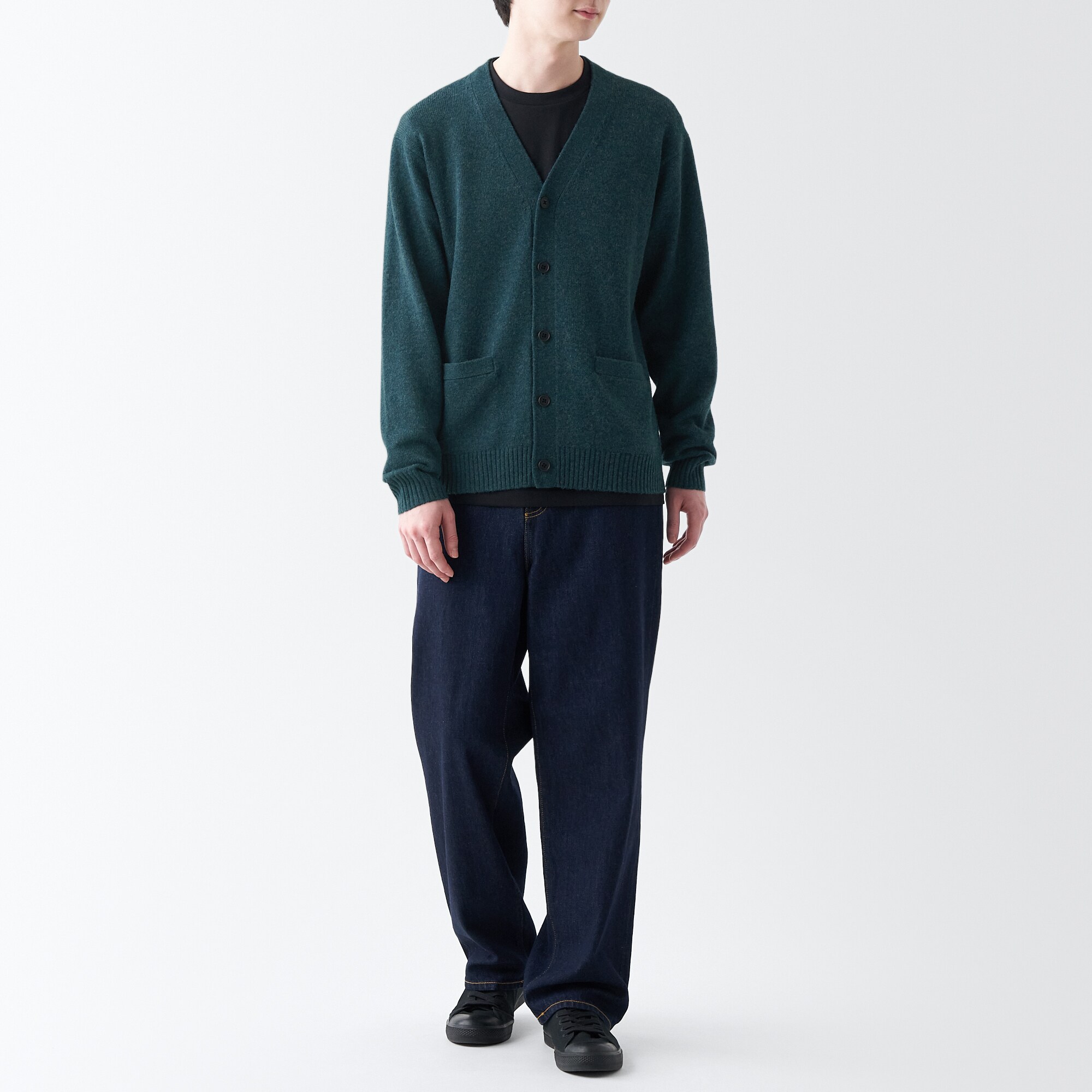 洗えるウールミドルゲージＶネックカーディガン