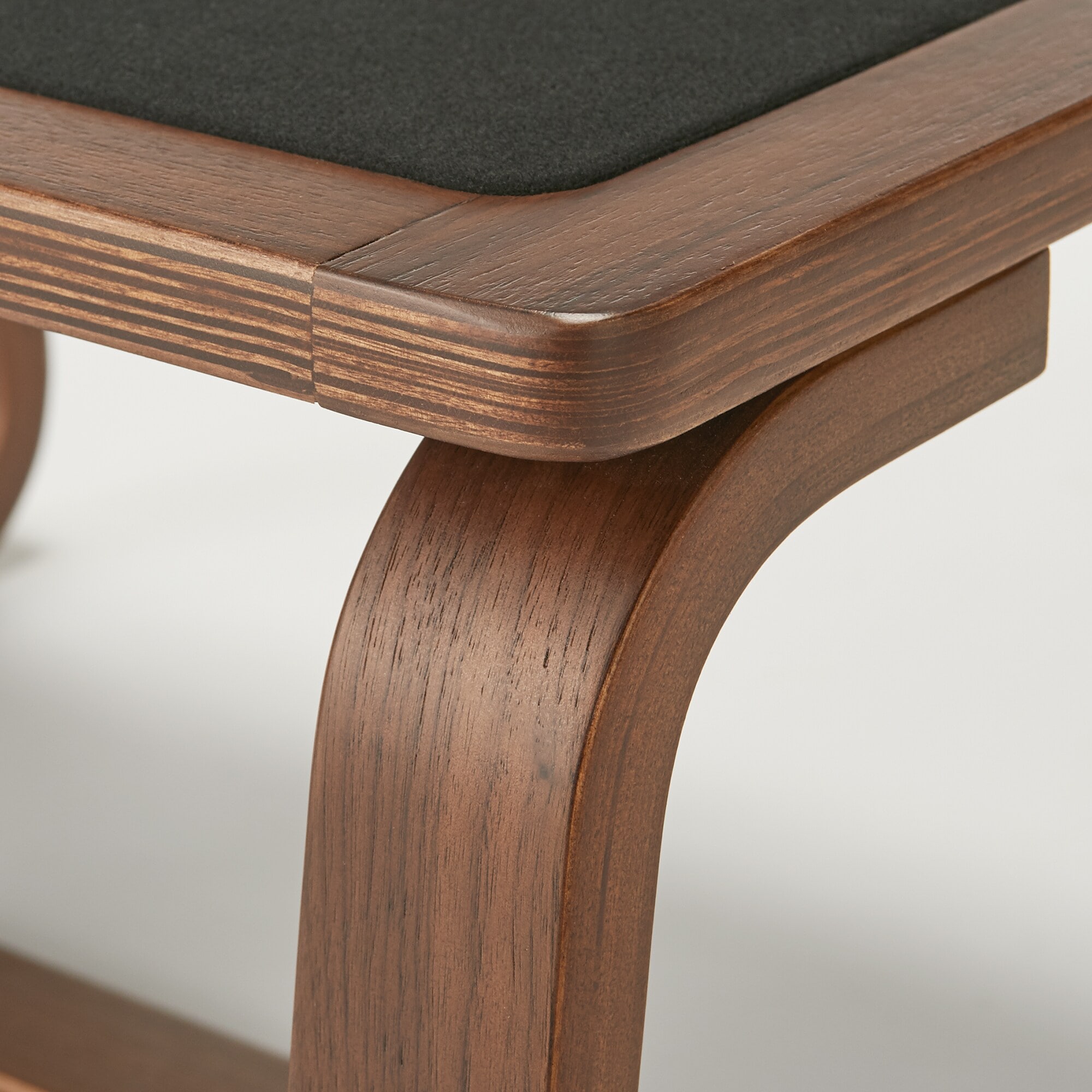 リビングでもダイニングでもつかえるベンチ・２・ウォールナット材（カバー別売り）