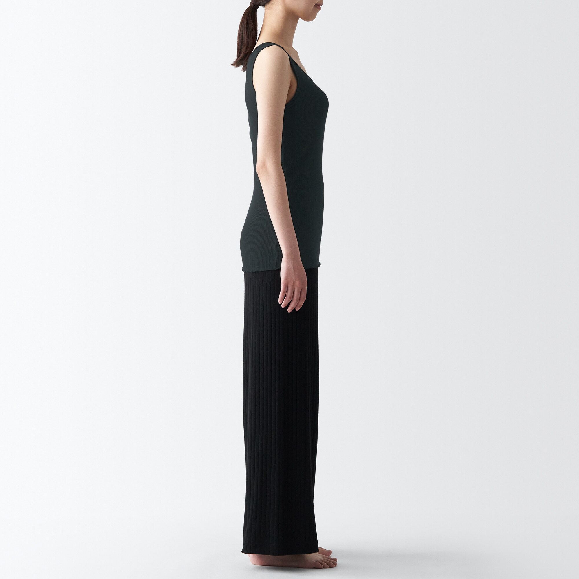 なめらかリブブラタンクトップ