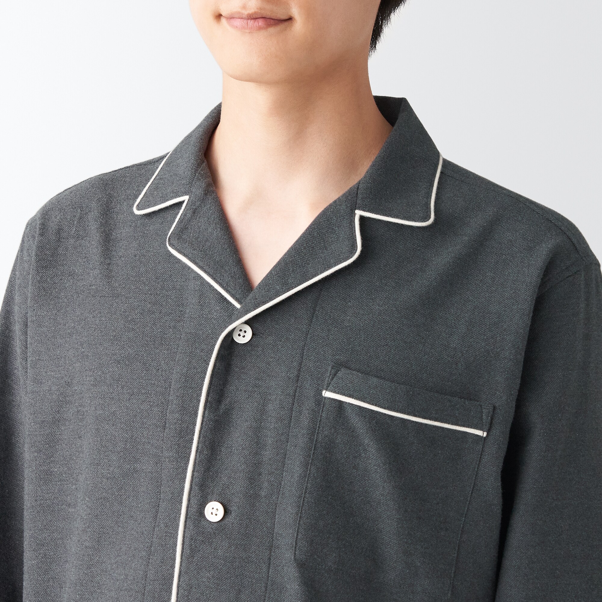 【両面起毛で温かい】脇に縫い目のない　フランネルパジャマ（旧仕様：丸襟タイプ・お尻ポケットなし）