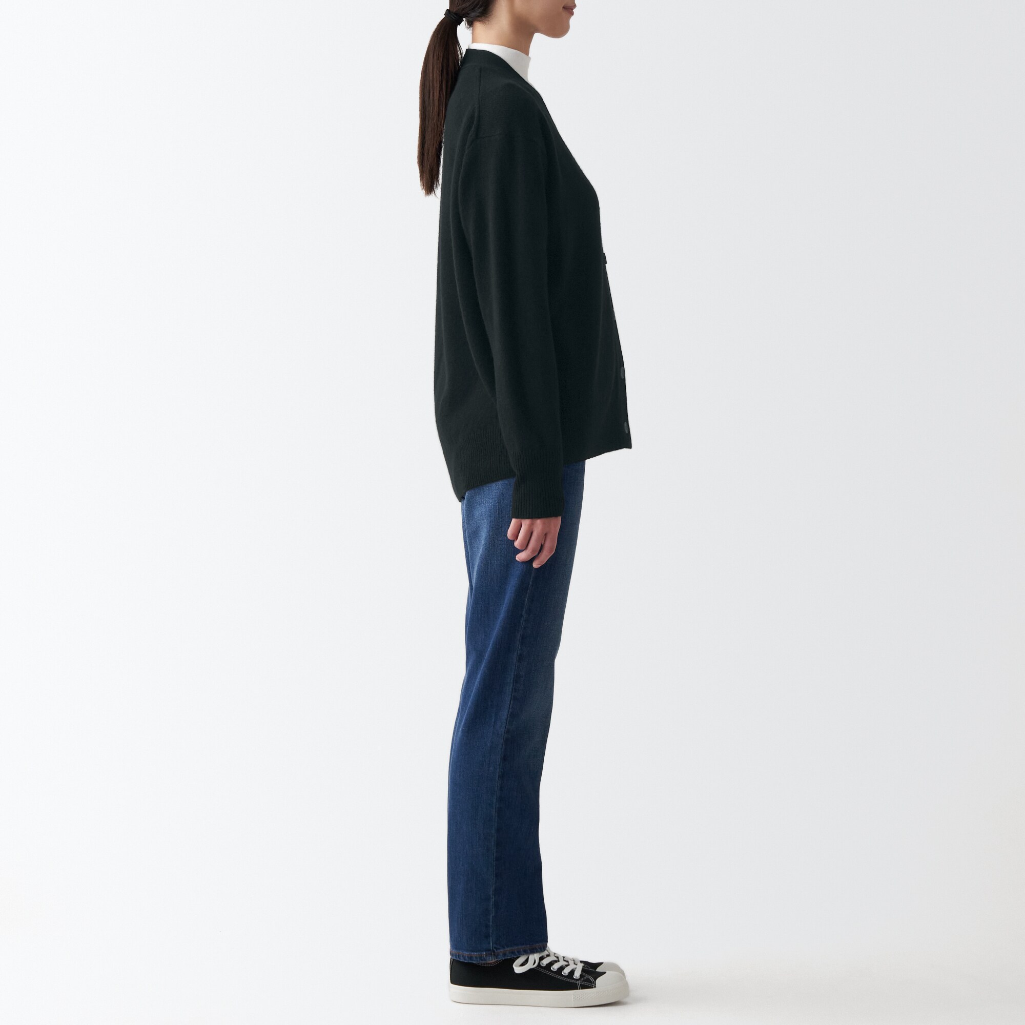 ウールミドルゲージＶネックカーディガン