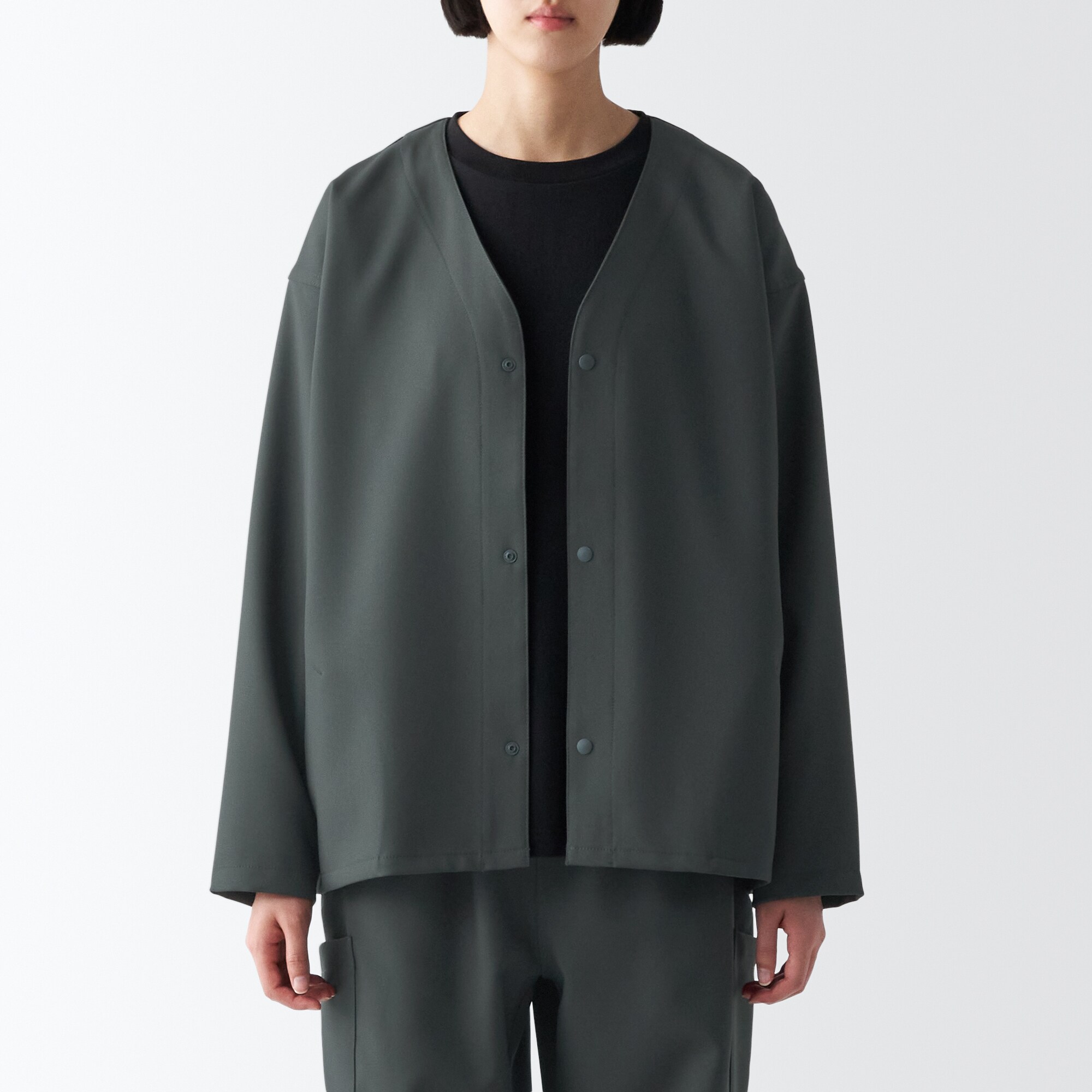 汚れが落ちやすいノーカラージャケット