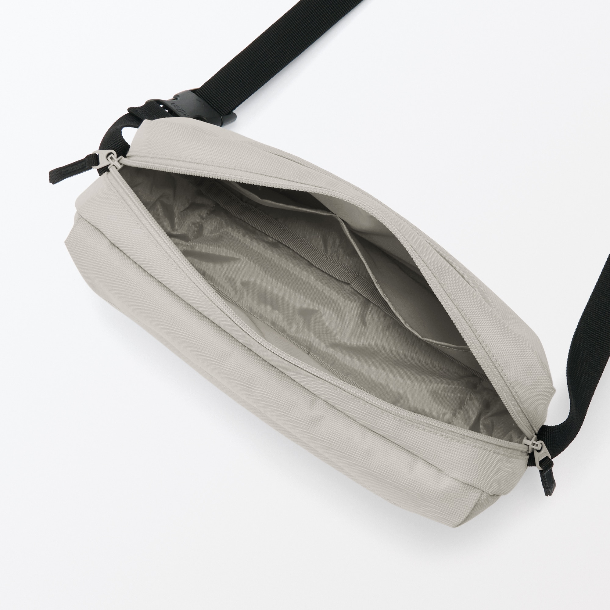 ウエストポーチにもなる　撥水ショルダーバッグ