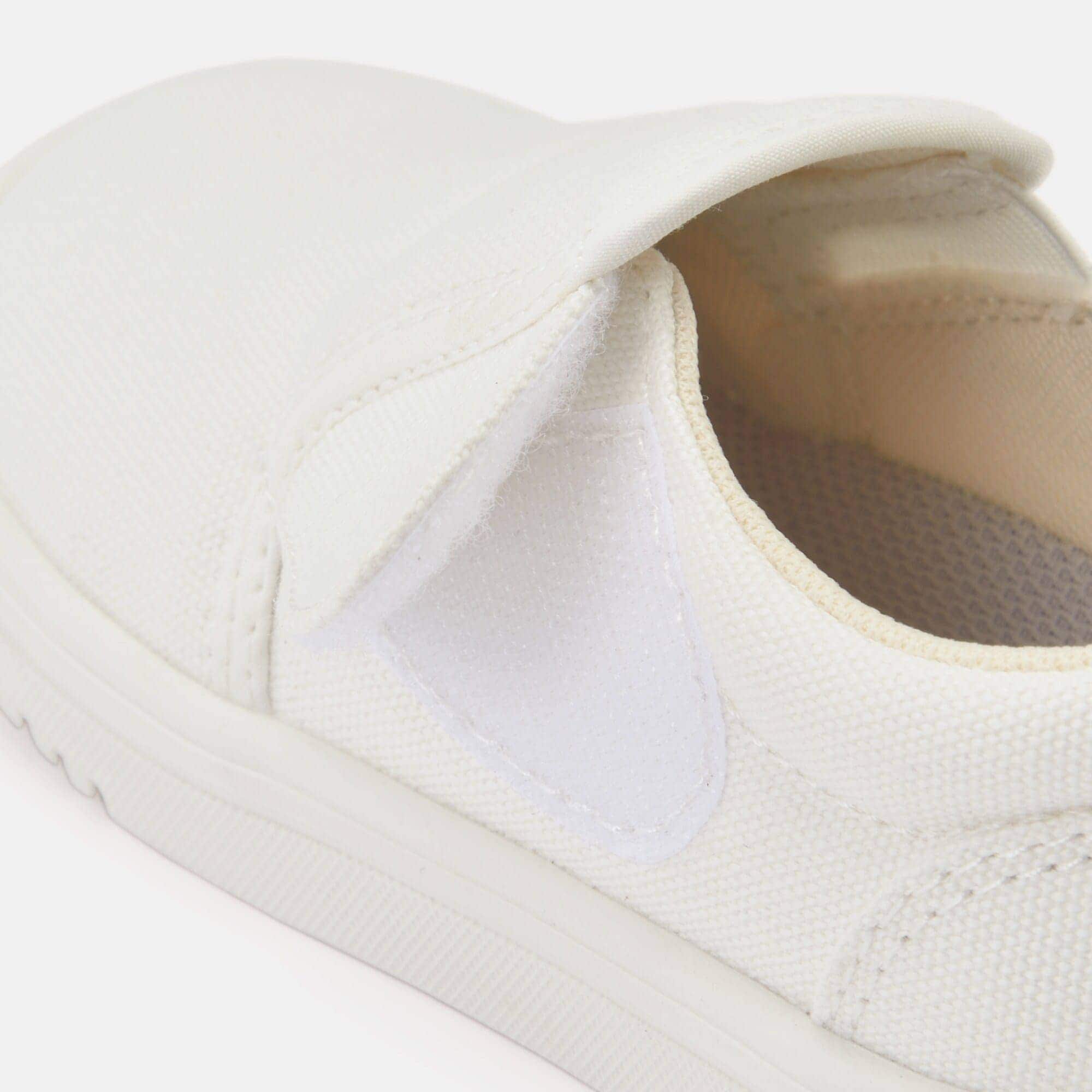 軽量　撥水　スリッポンスニーカー（ベビー）