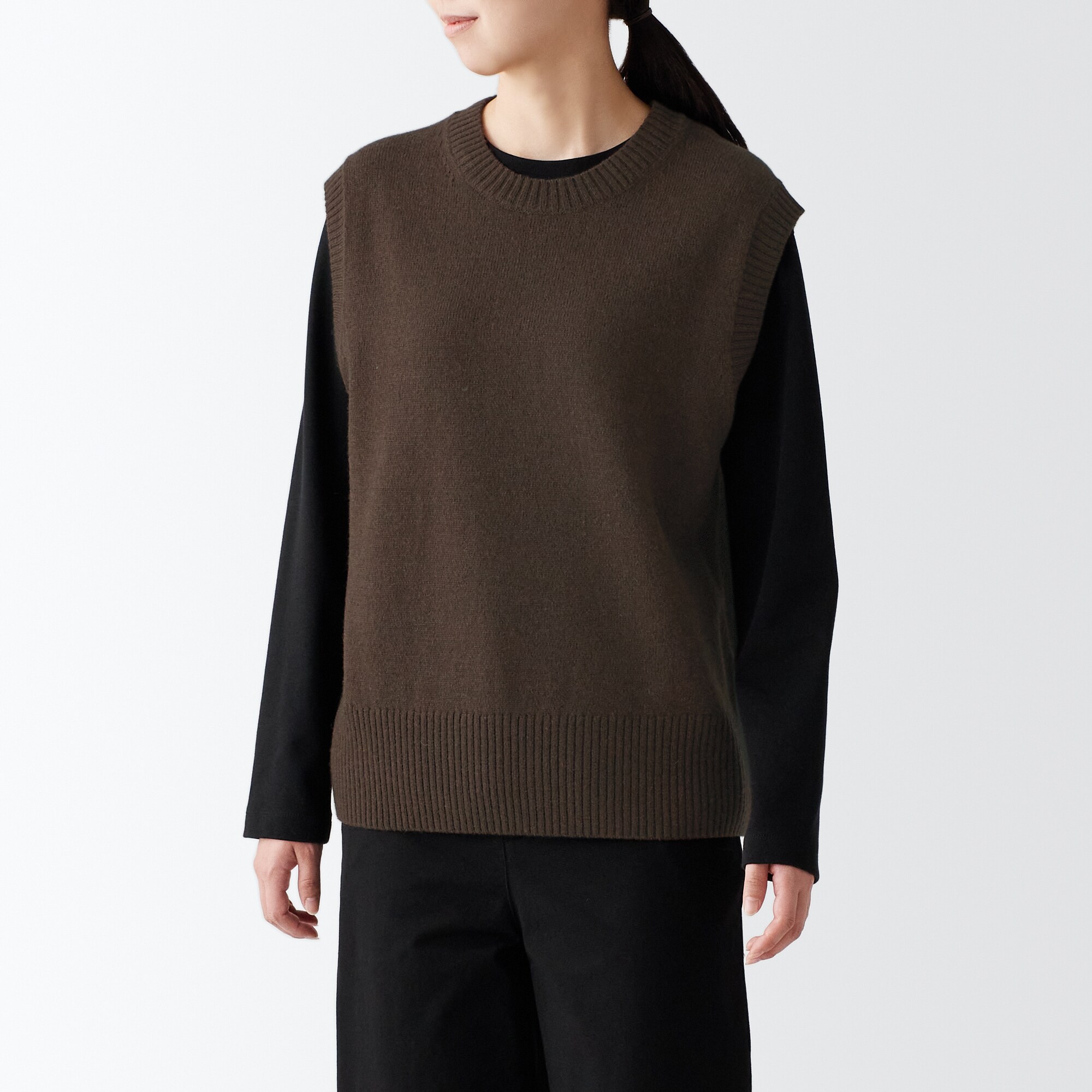 残糸で編んだクルーネックベスト