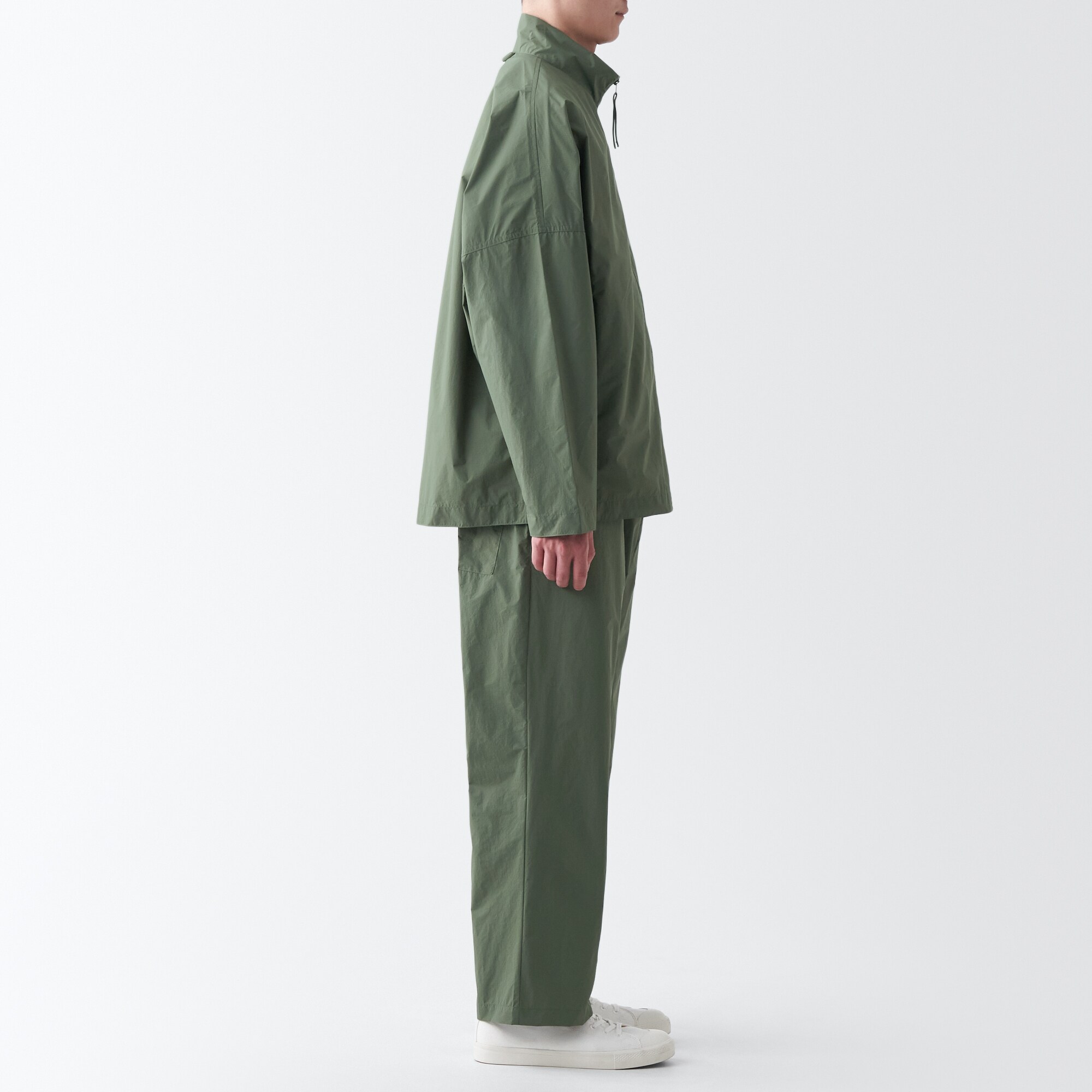 撥水防風パンツ