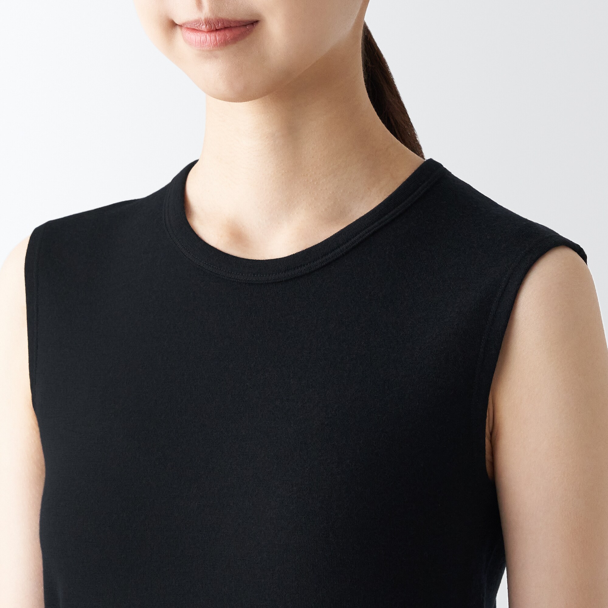 ウールスリーブレスＴシャツ